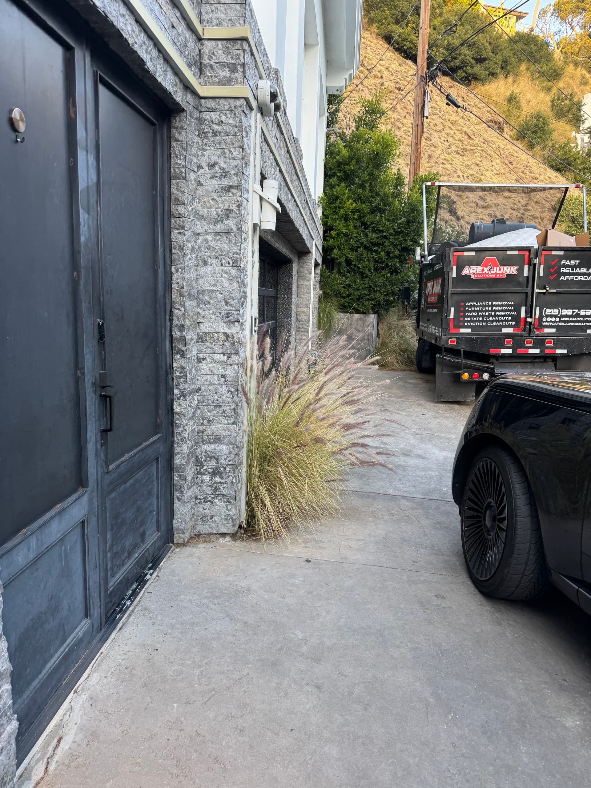 Gallery photos for Mattress and Junk Removal Done Right in Hollywood Hills: Image #1