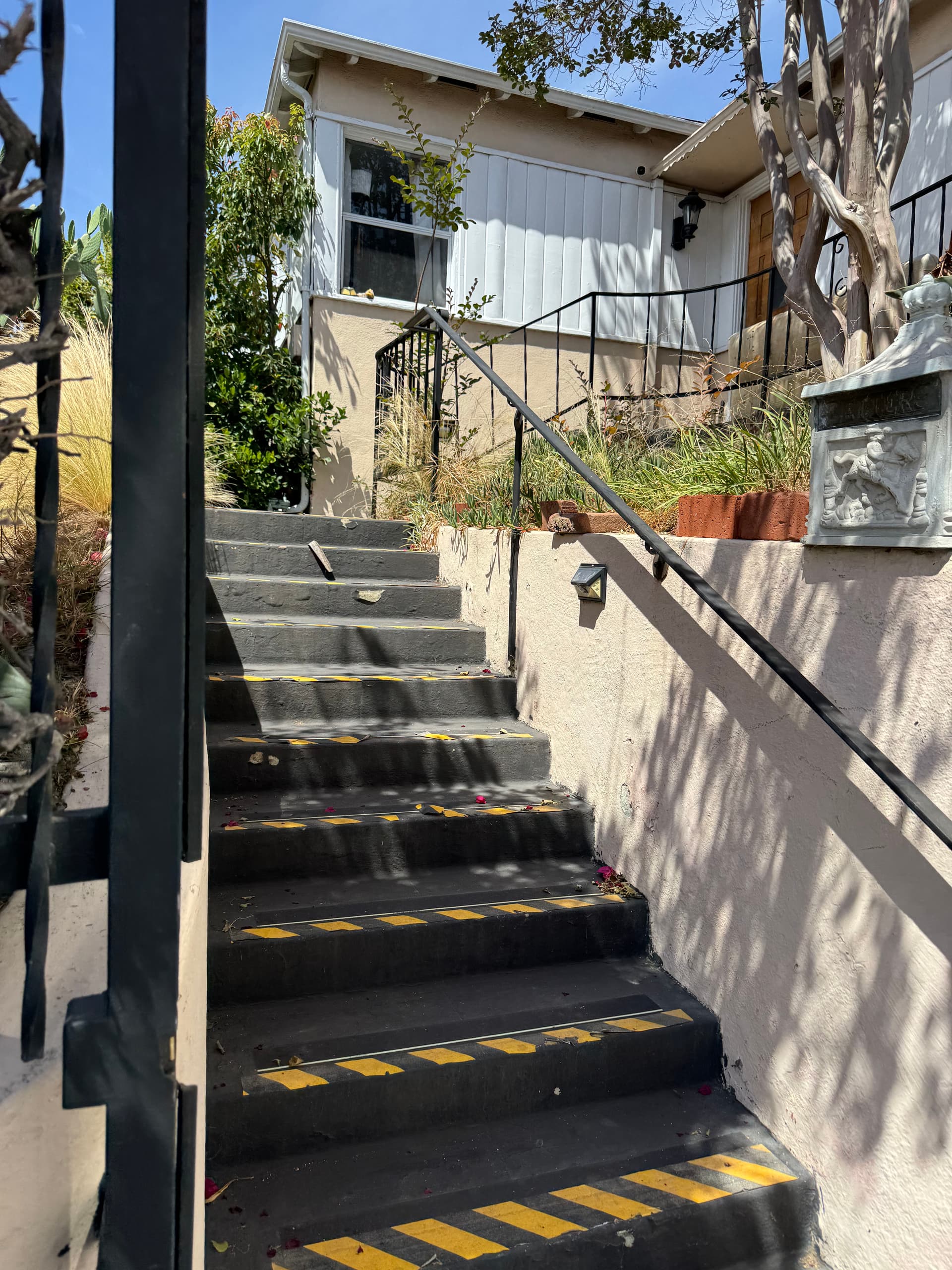 Gallery photos for Couch and TV Removal Done Right in Mid City Los Angeles: Image #1
