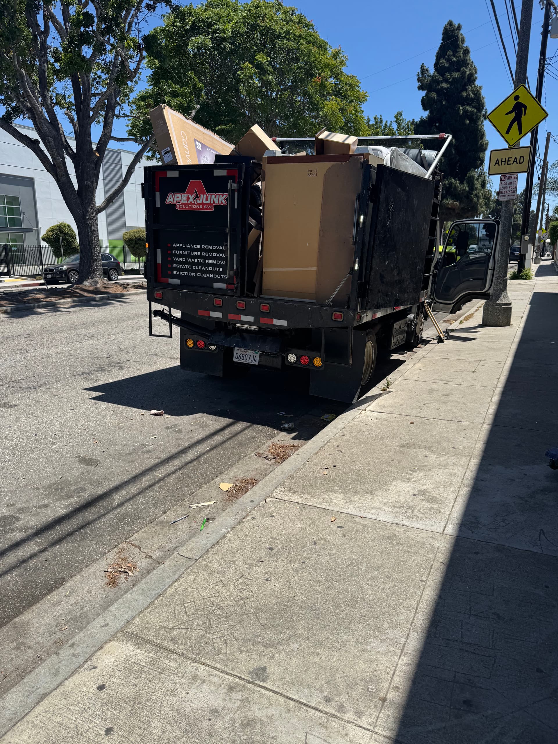 Gallery photos for Full Apartment Cleanout Loaded and Gone in Long Beach: Image #1