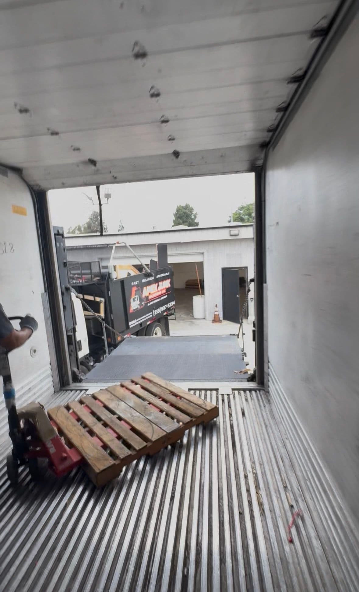 Gallery photos for 900 lb Vending Machine and Full Office Storage Cleanout in Downey CA: Image #1