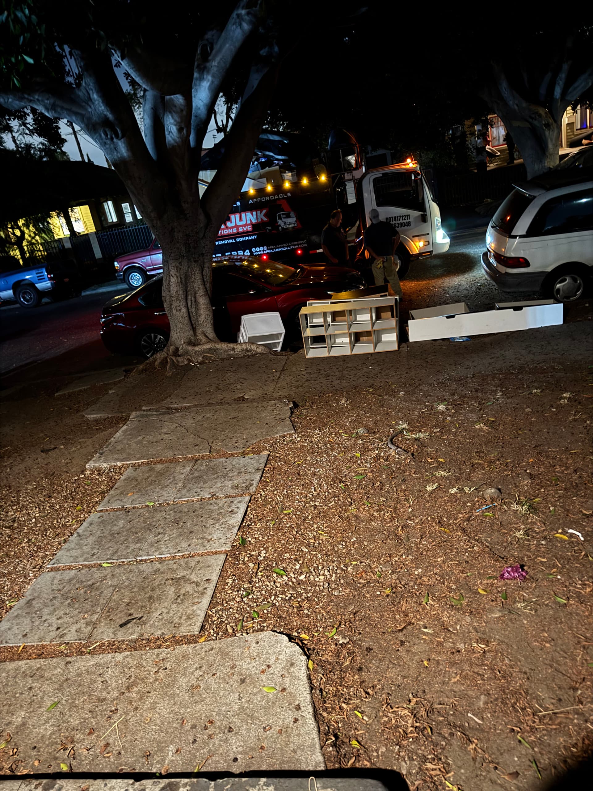 Gallery photos for Late-Night Bulk Junk Removal in University Park, Los Angeles: Image #1