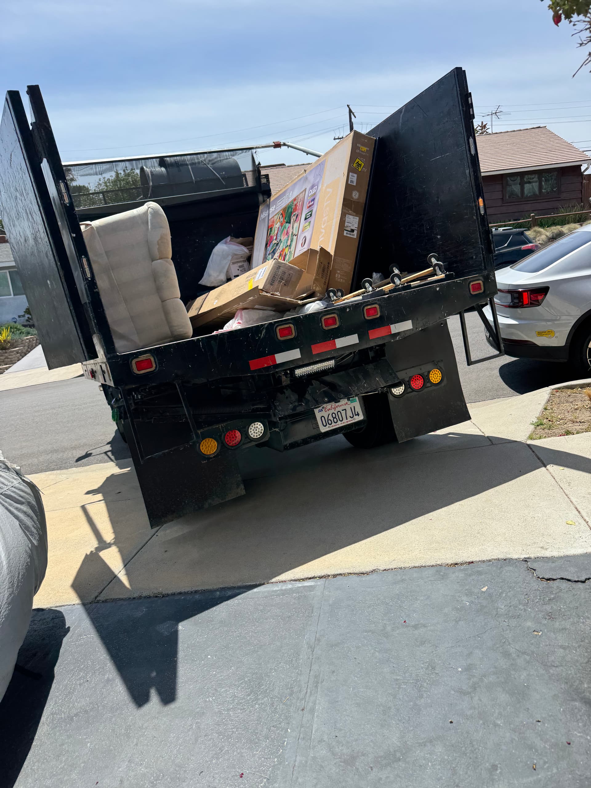 Gallery photos for Couch and TV Removal Done Right in Mid City Los Angeles: Image #2