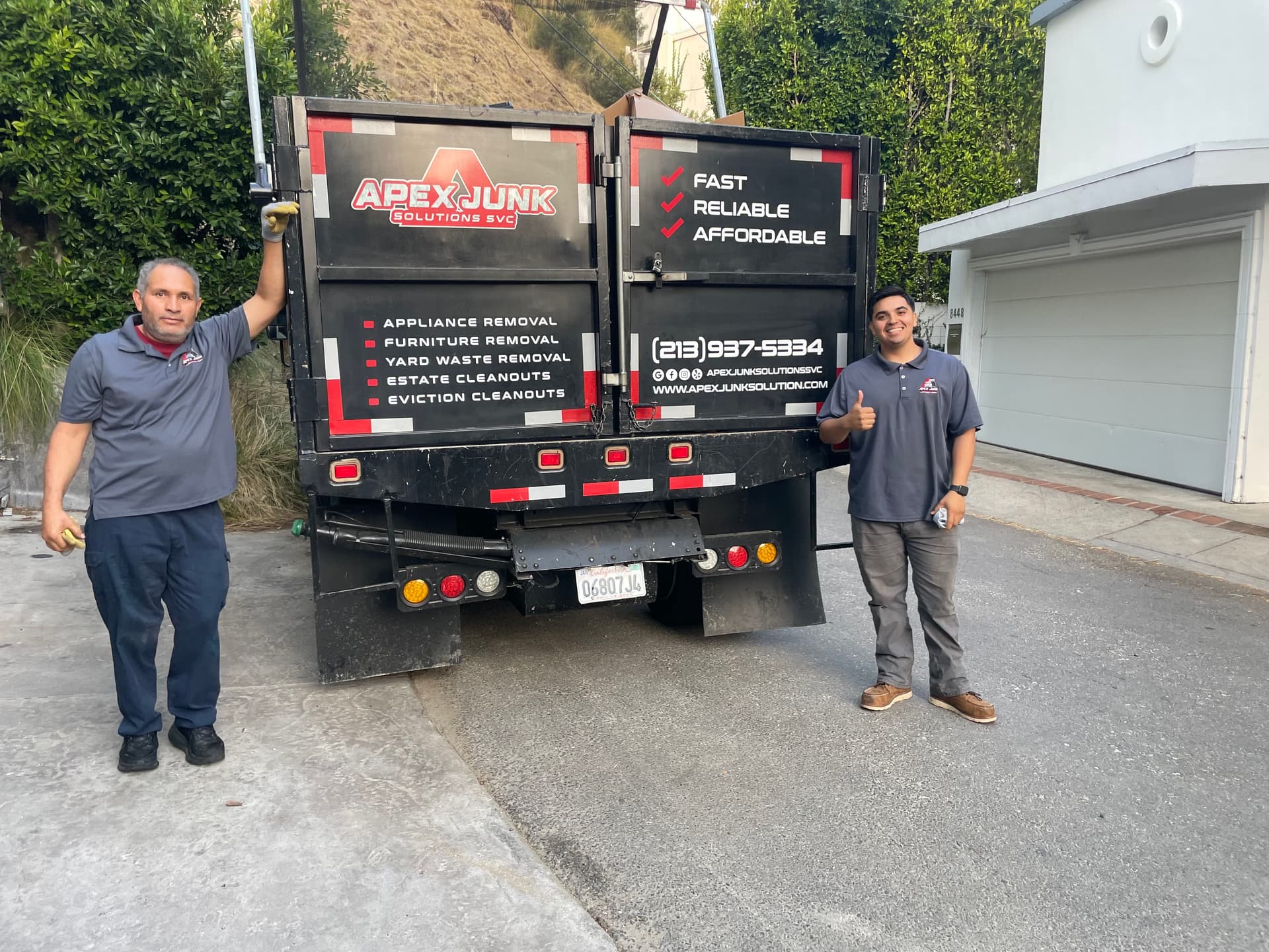 Old Bed & Mattress Removal in Los Angeles: Your Options & Costs image