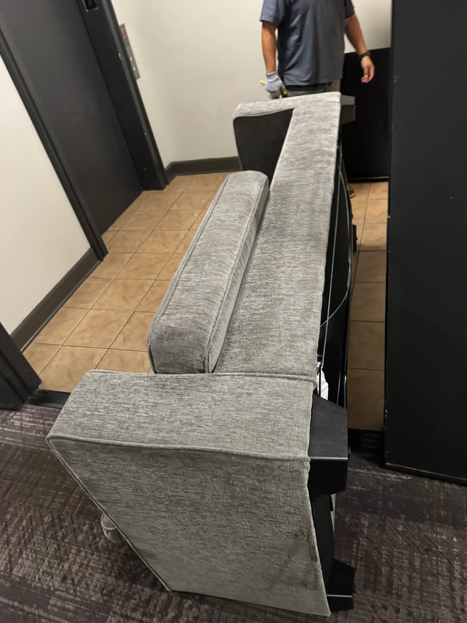 Gallery photos for Couch Removal in the Rain - Los Angeles Gets It Done: Image #2