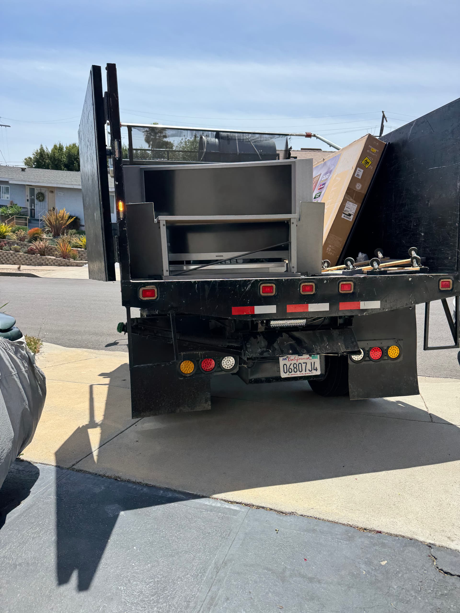 Gallery photos for Couch and TV Removal Done Right in Mid City Los Angeles: Image #3