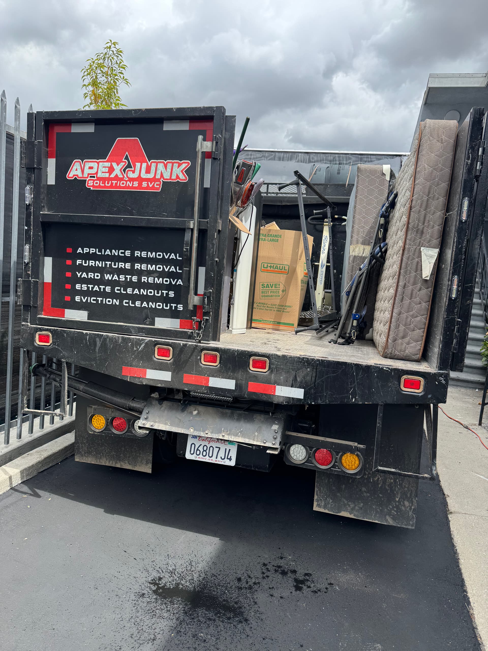 Gallery photos for Tight Driveway Furniture Removal in South Los Angeles: Image #2