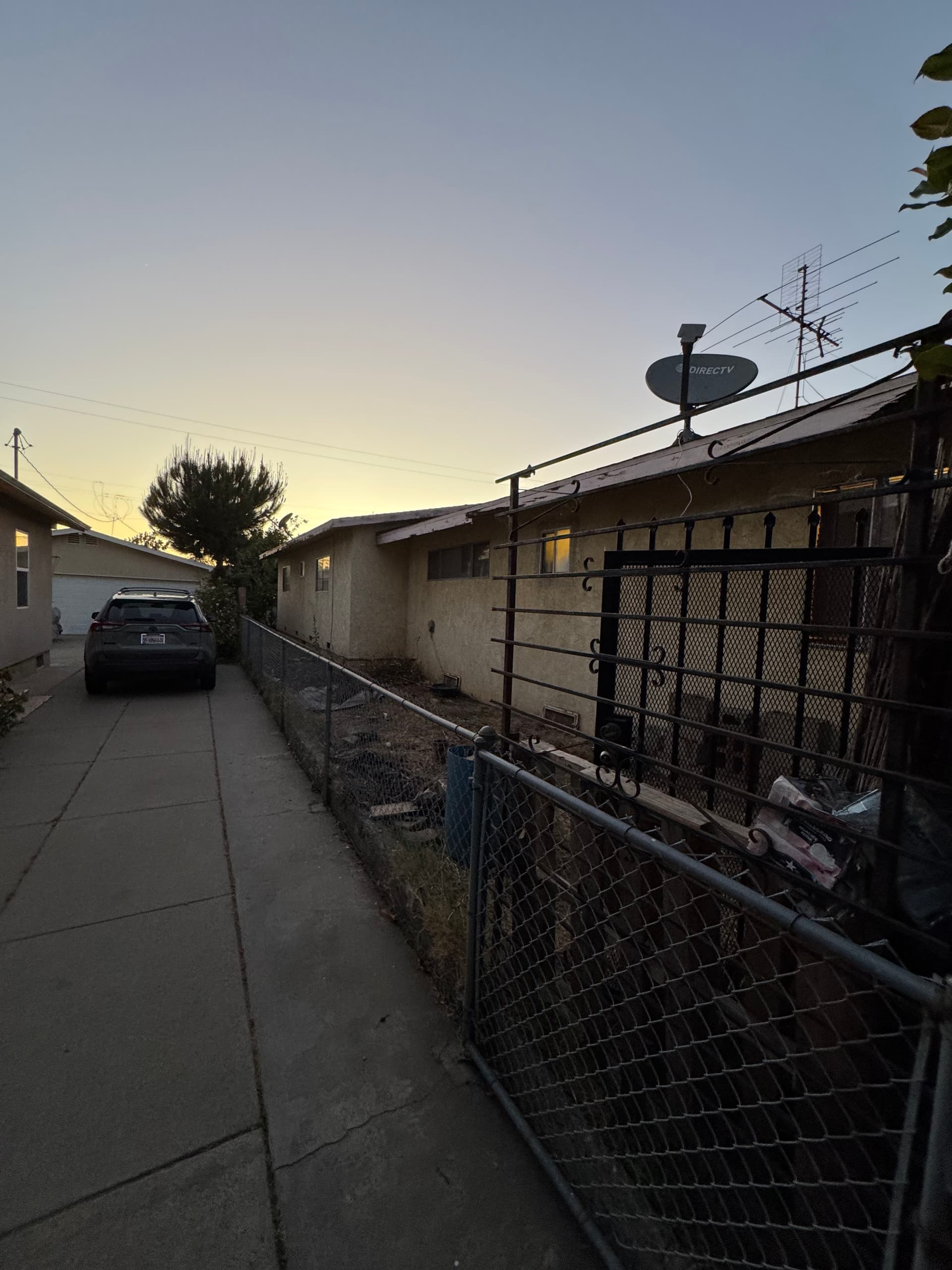 Gallery photos for Full Yard and Driveway Cleanout in Montebello CA: Image #4
