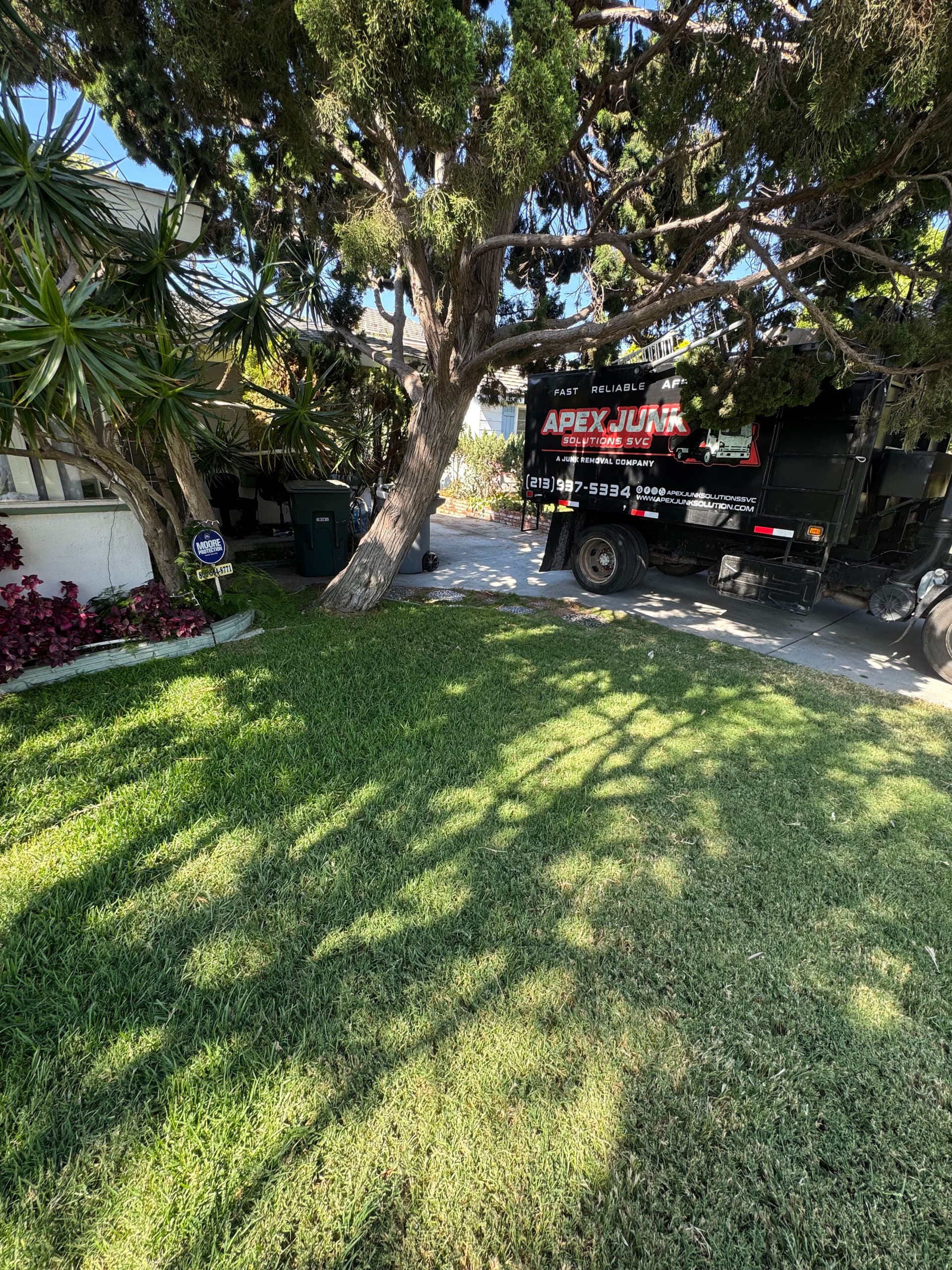 Gallery photos for Bulky Furniture and Household Junk Removal in Torrance CA: Image #5