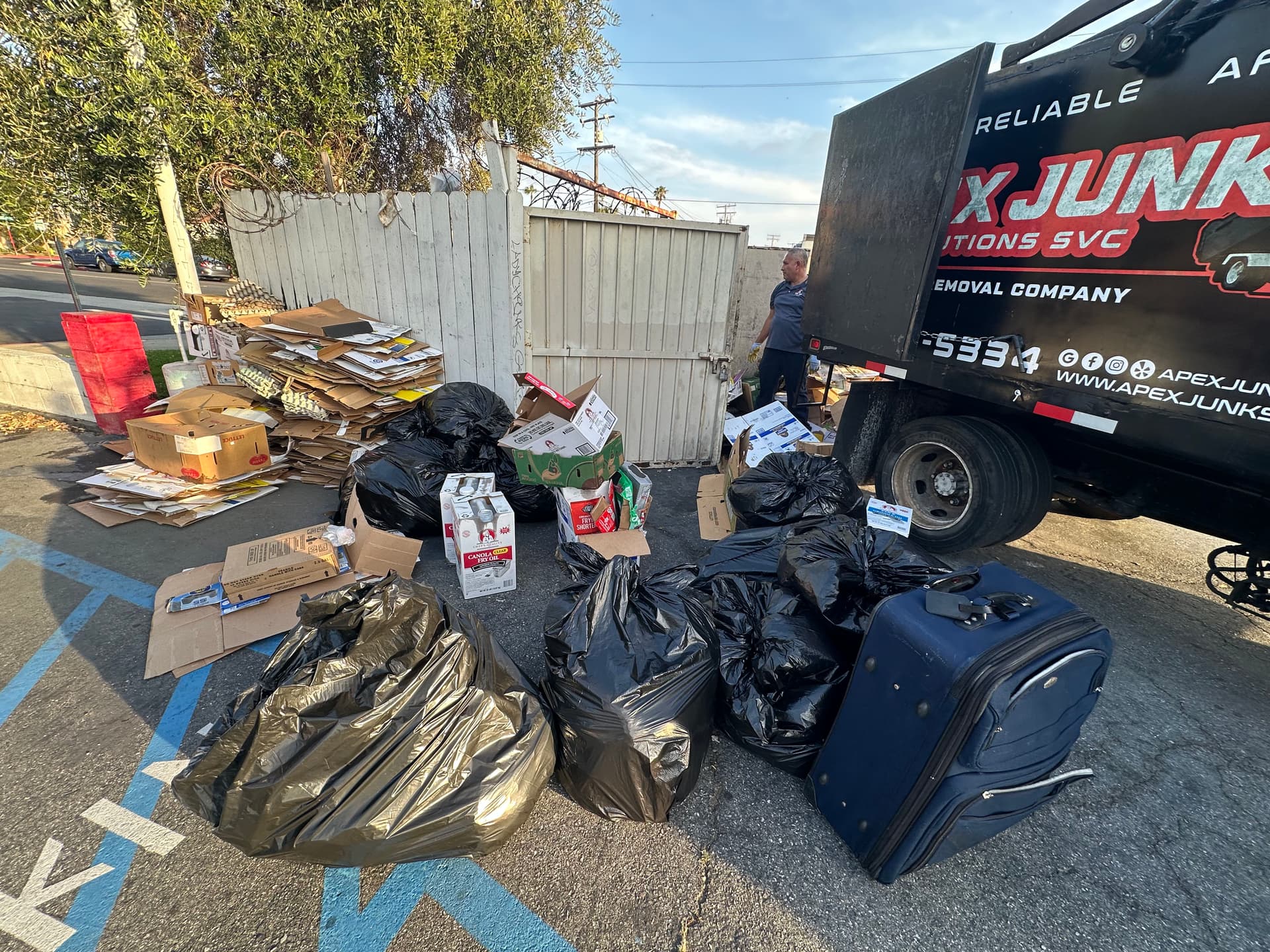 Gallery photos for Overflowing Dumpster Area Cleaned Out in Gardena CA: Image #1