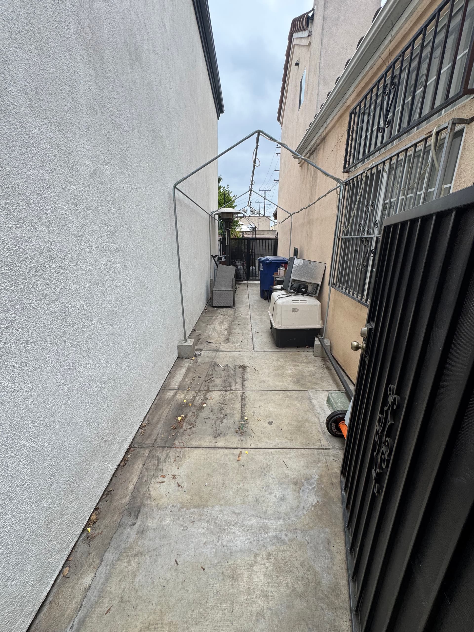 Gallery photos for Old Mattresses and Wood Debris Cleared Out in South Gate: Image #2