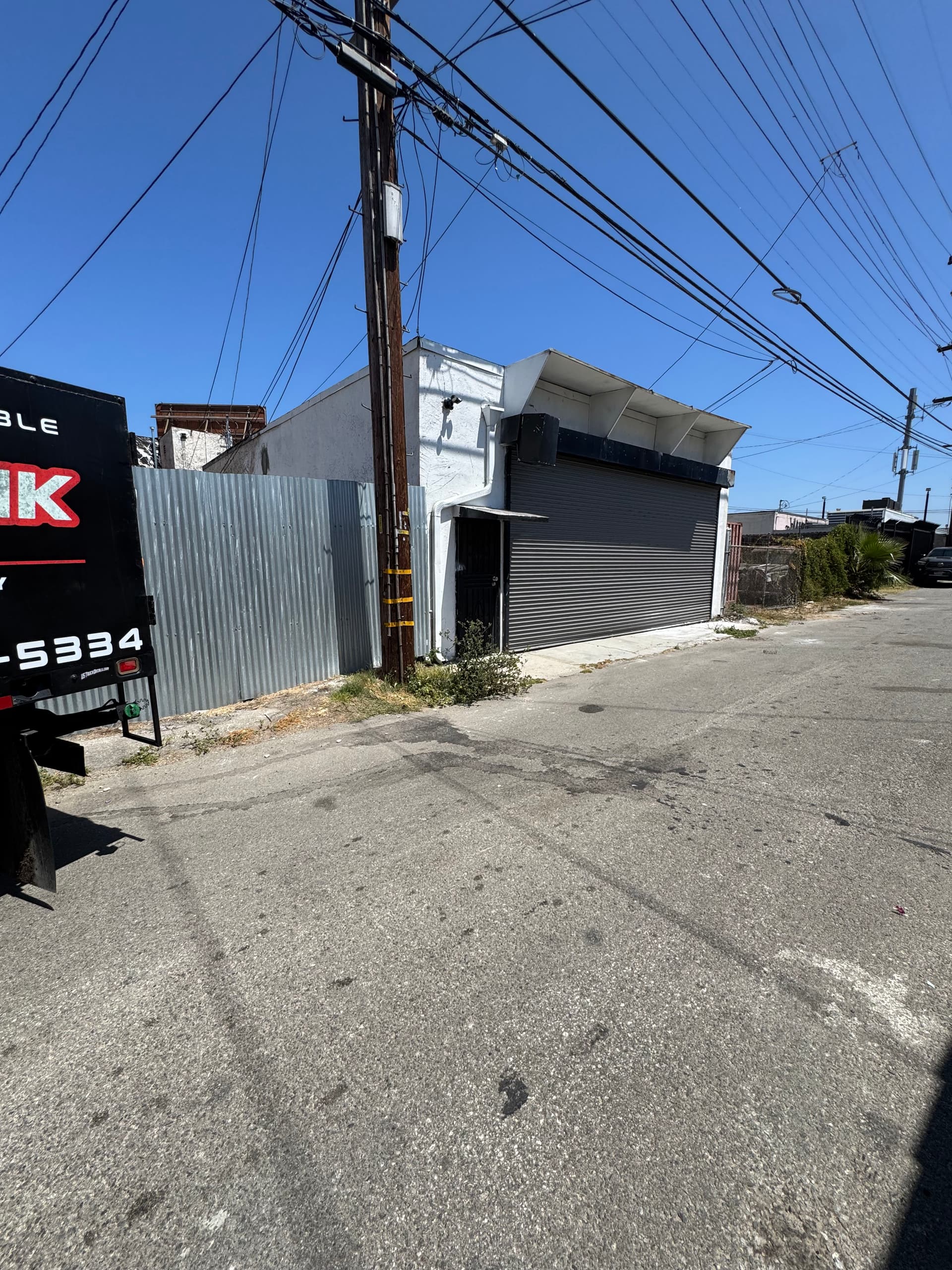 Gallery photos for Side Trash and Debris Cleared Out at a Crenshaw Property: Image #1
