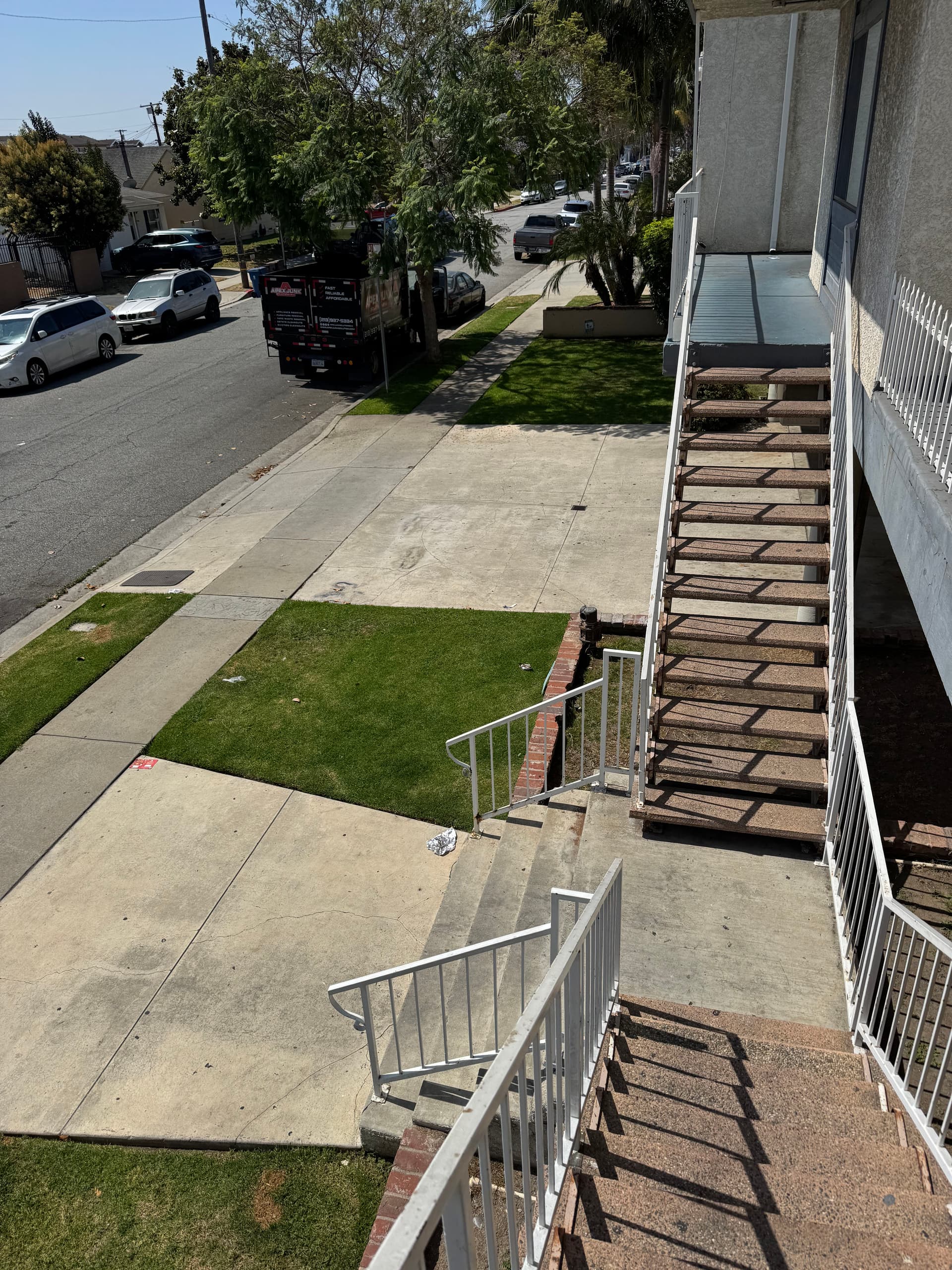 Gallery photos for Fridge Removal Down a Flight of Stairs in Hawthorne CA: Image #1