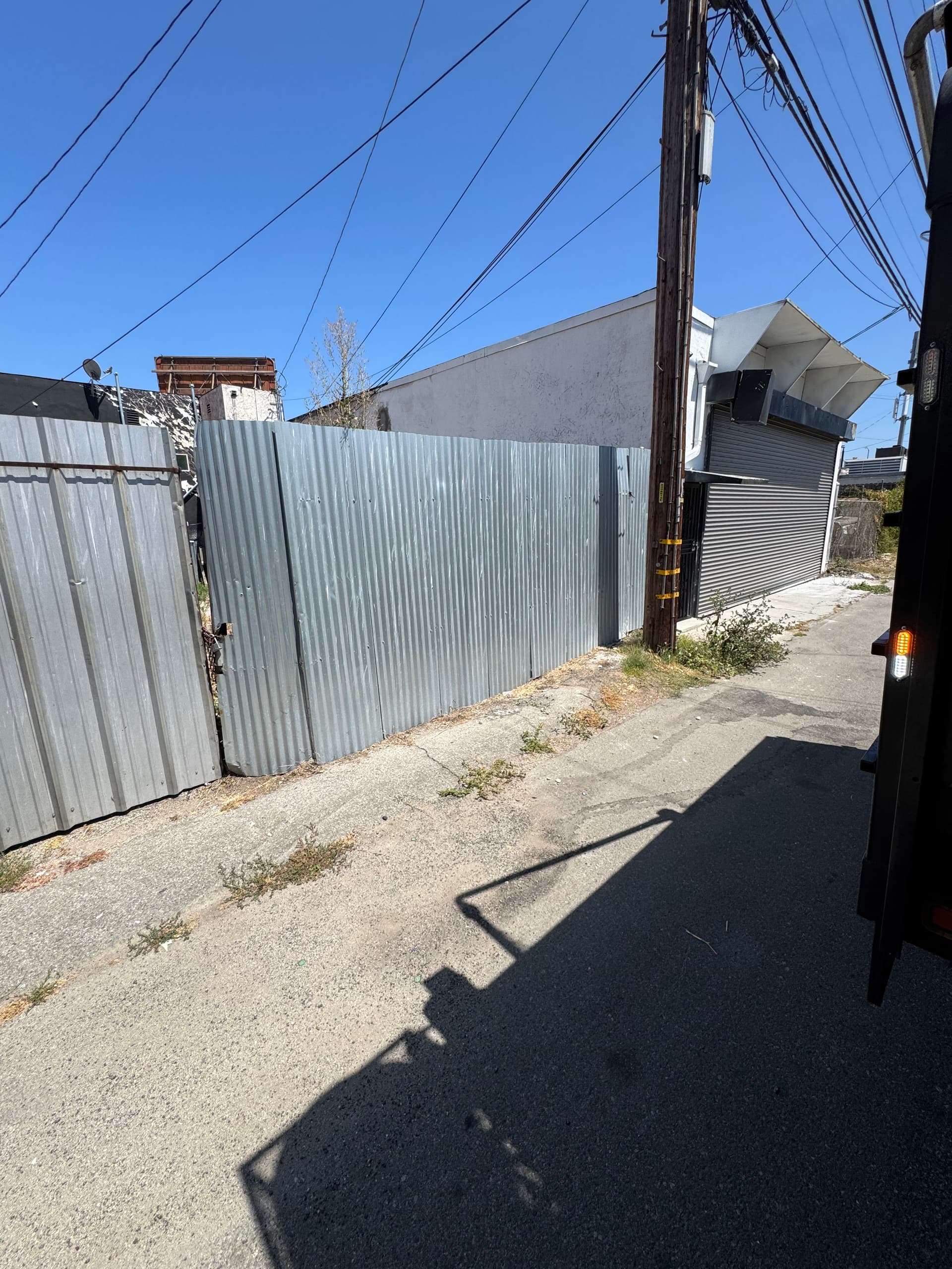 Gallery photos for Side Trash and Debris Cleared Out at a Crenshaw Property: Image #4