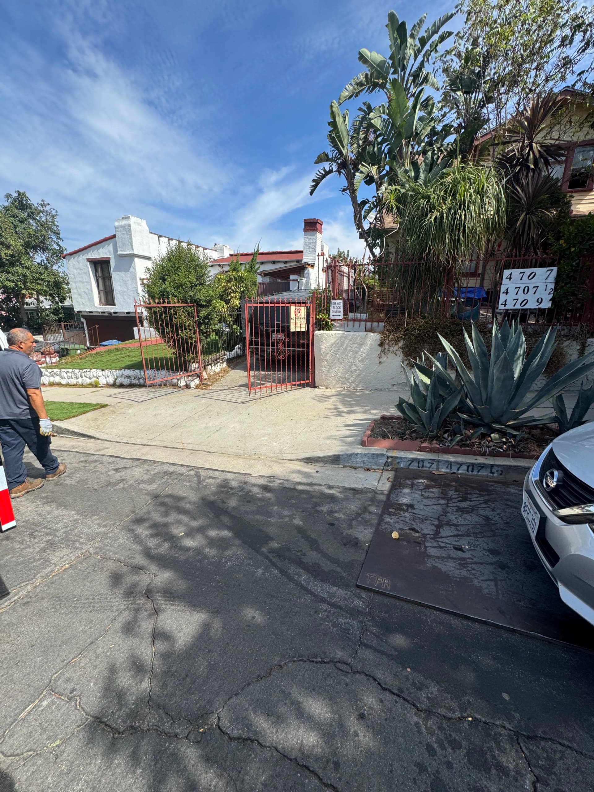 Gallery photos for Bulk Trash Bag Removal Cleared Out Fast in Los Angeles: Image #1
