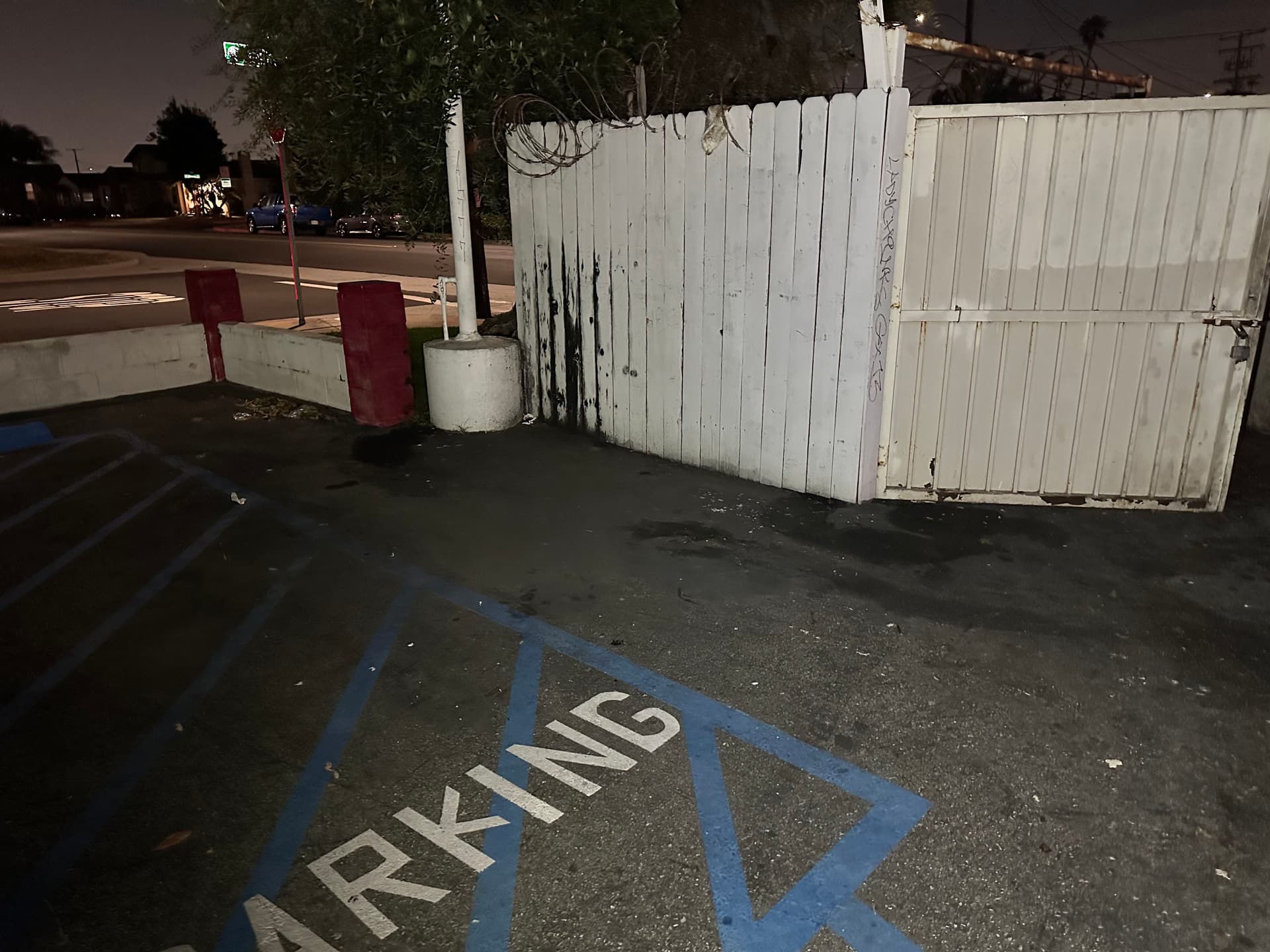 Gallery photos for Overflowing Dumpster Area Cleaned Out in Gardena CA: Image #3