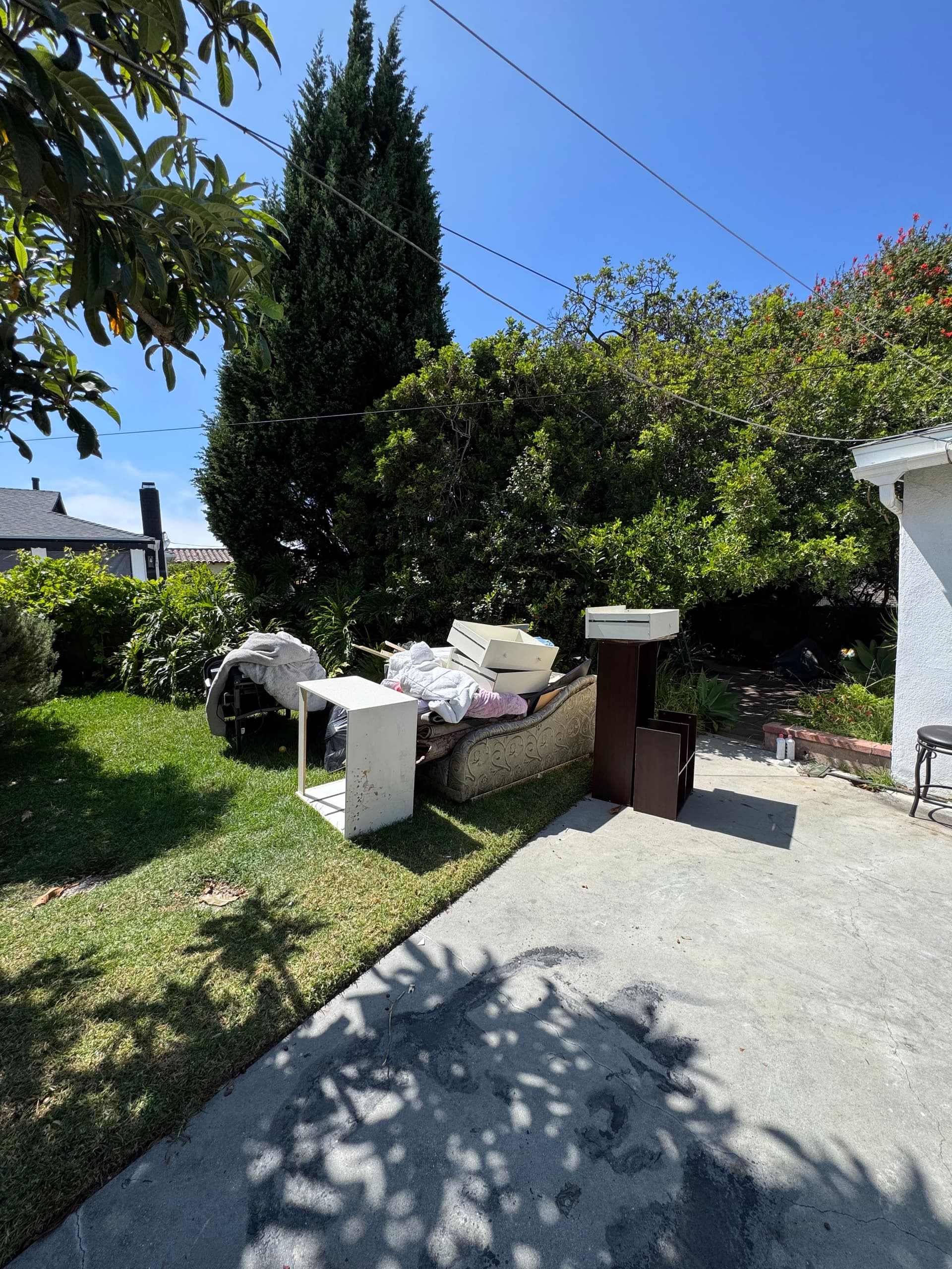Bulky Furniture and Household Junk Removal in Torrance CA image