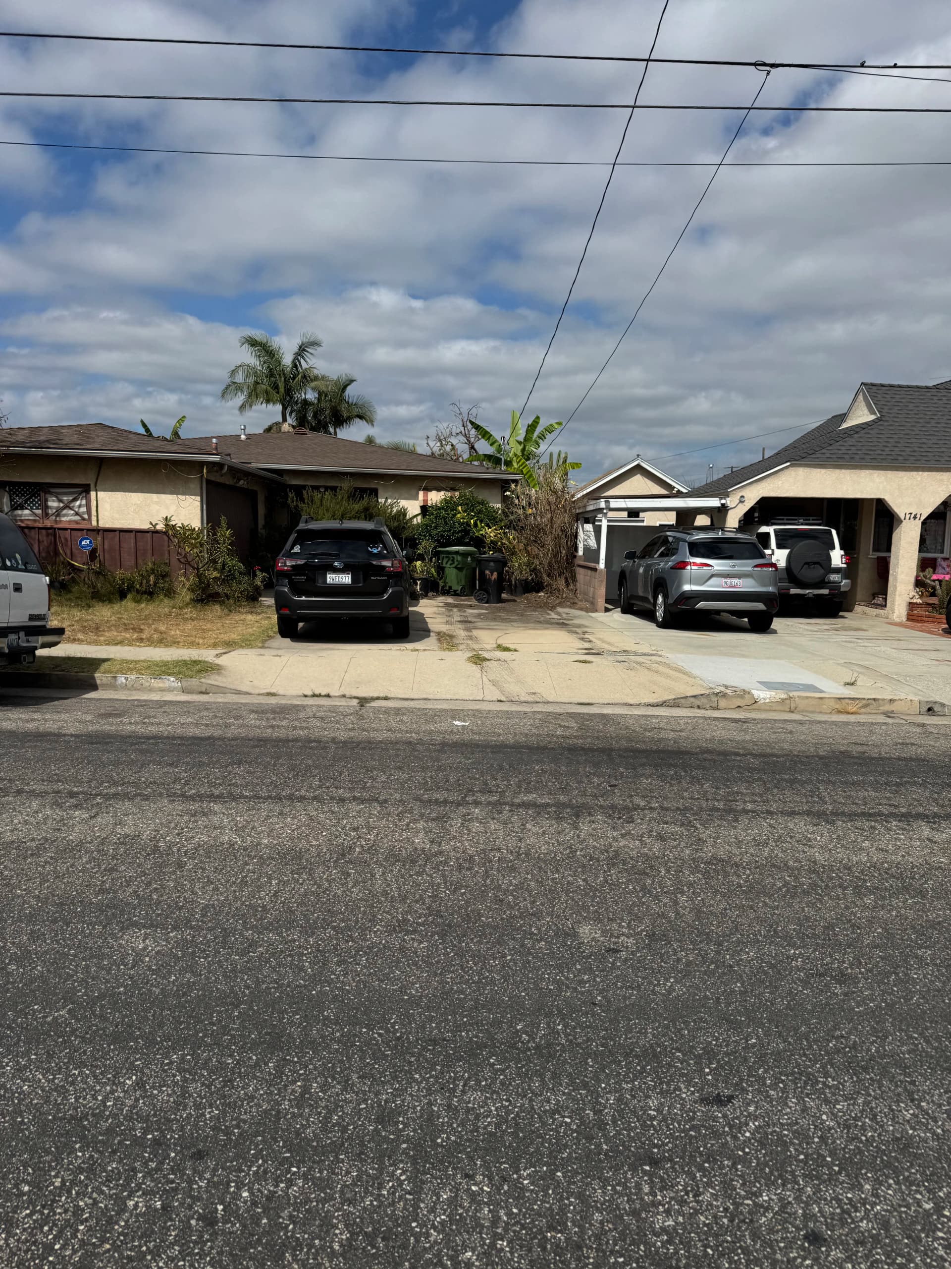 Gallery photos for Old RV Removed From Los Angeles Property in 90744: Image #3