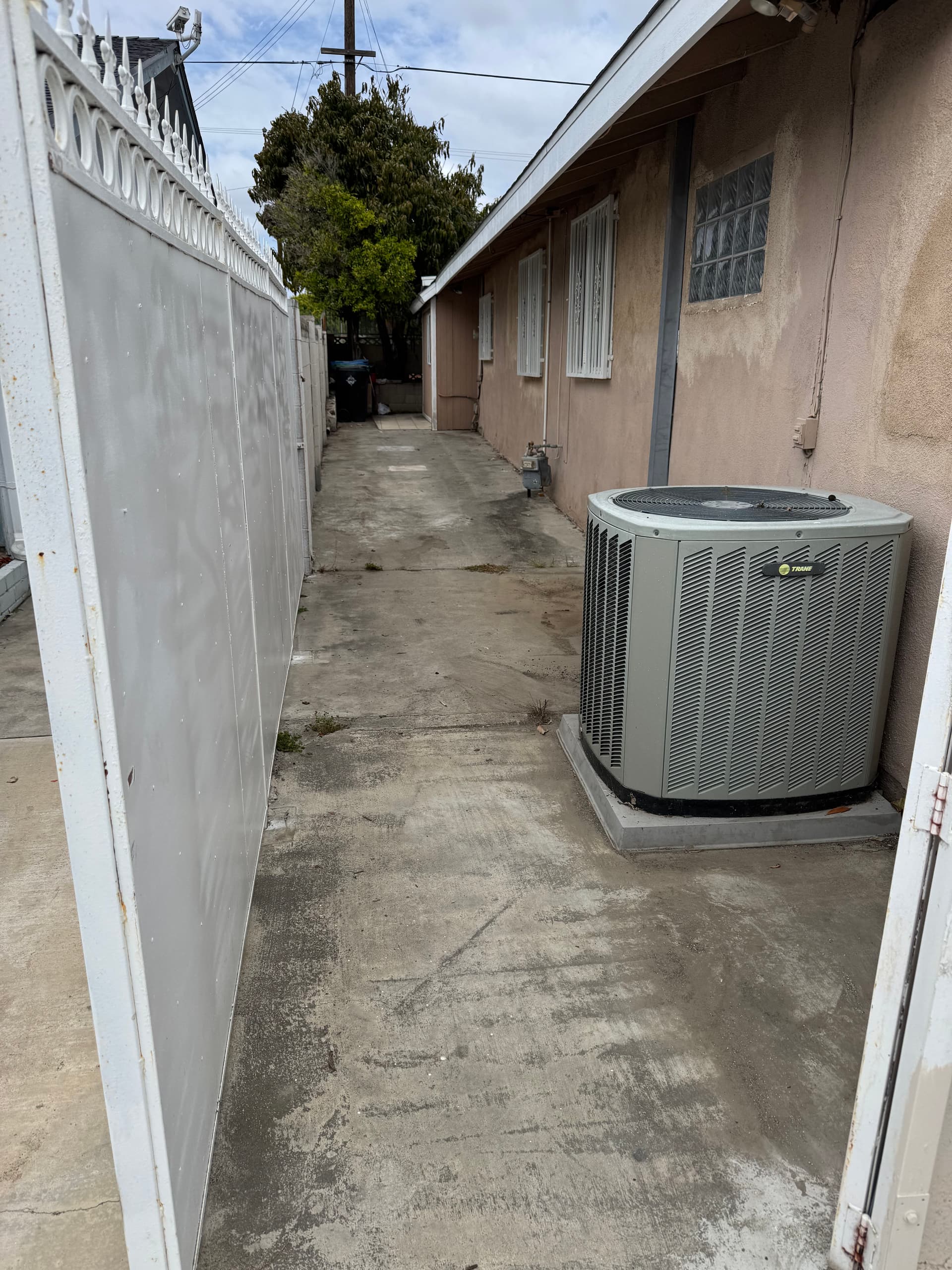 Gallery photos for Side Patio Junk Removal Cleared Fast in Westminster: Image #6