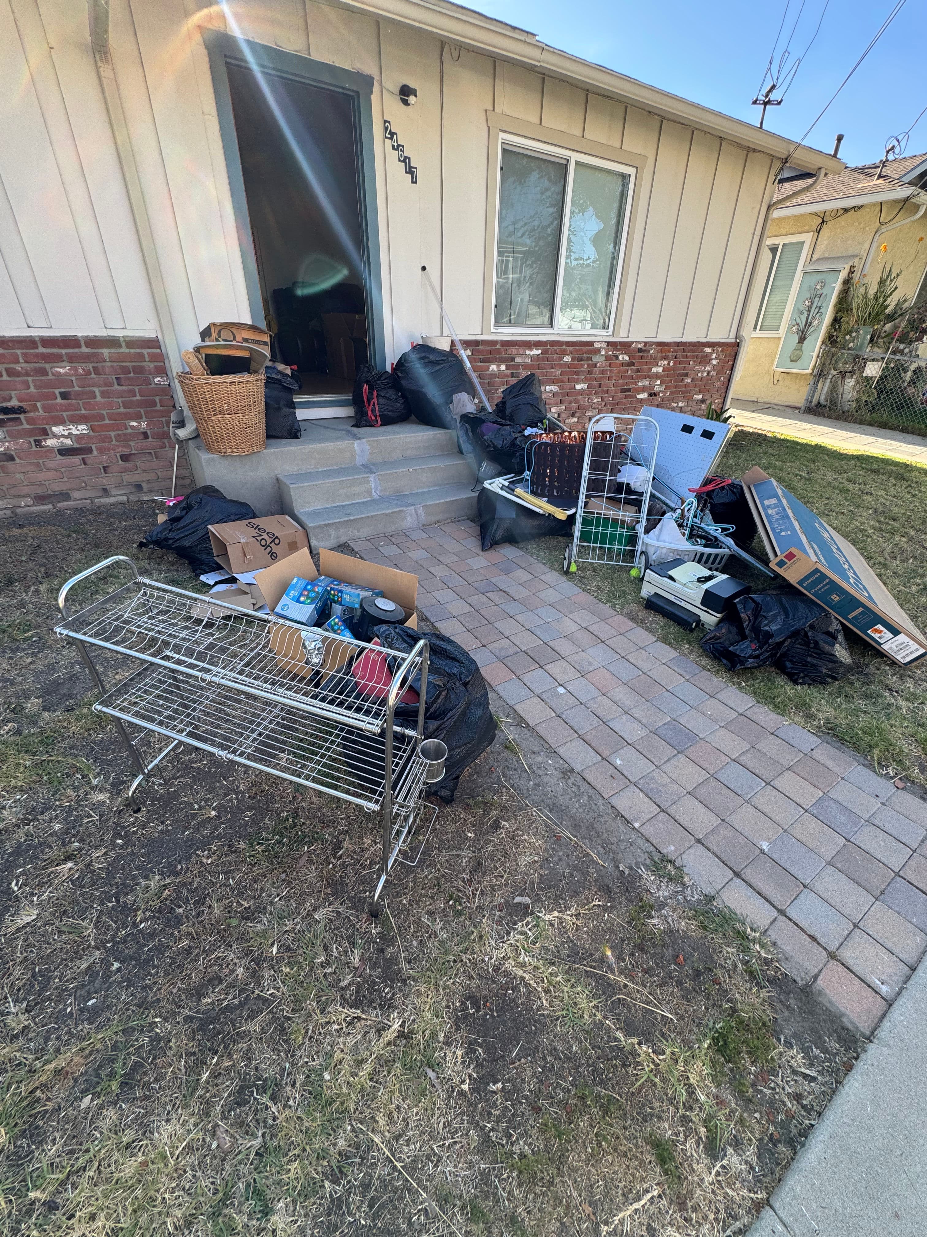 Project Same-Day Property Cleanout After a Family Loss in Lomita image