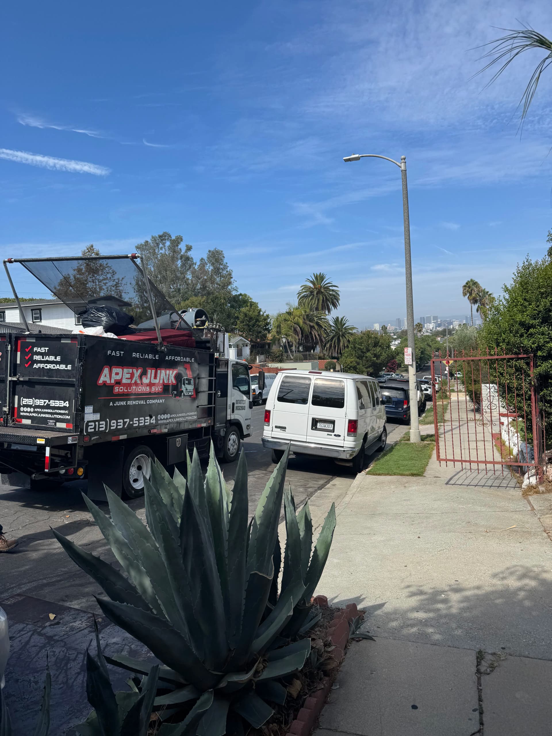 Gallery photos for Bulk Trash Bag Removal Cleared Out Fast in Los Angeles: Image #2