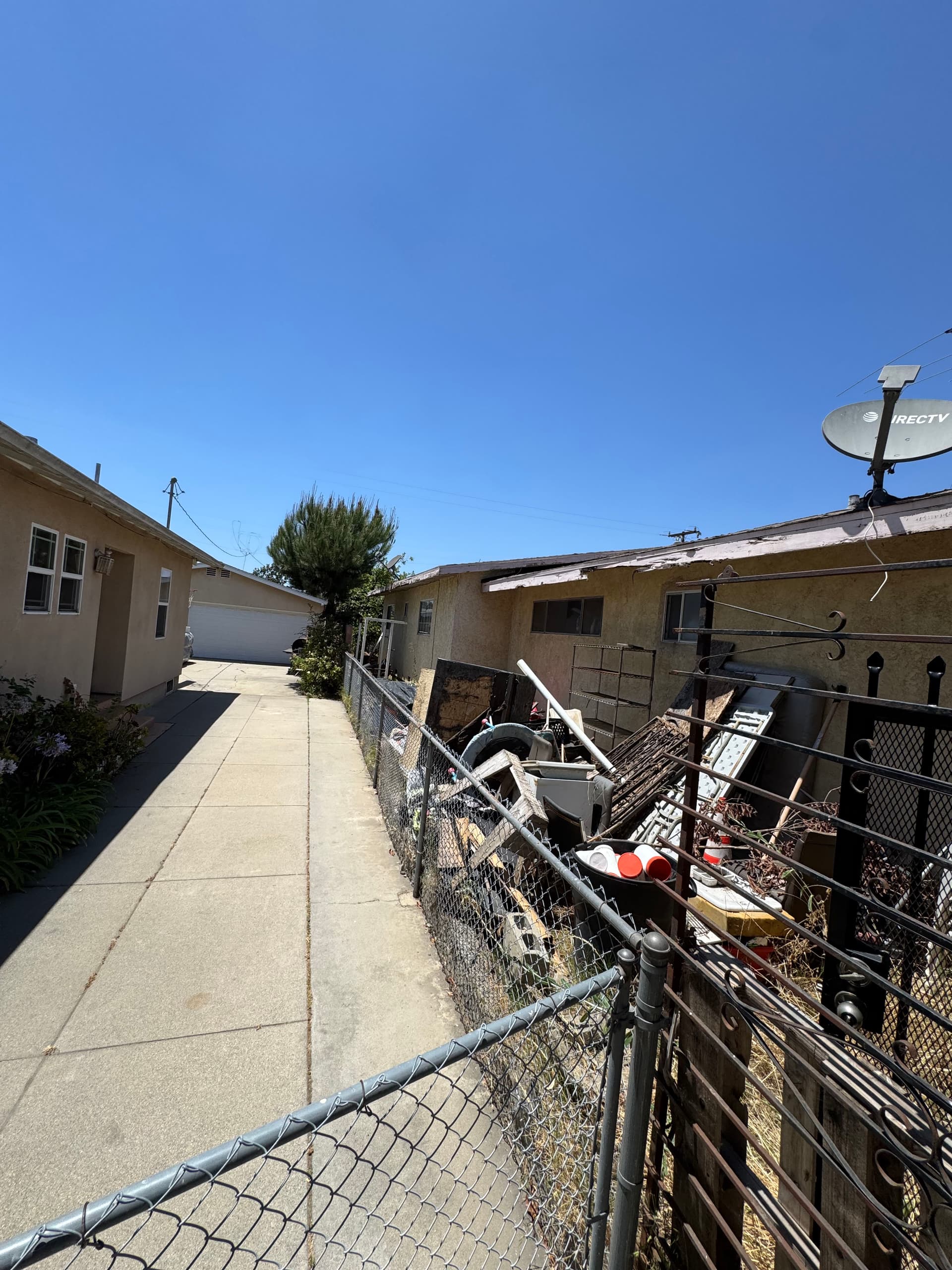 Gallery photos for Full Yard and Driveway Cleanout in Montebello CA: Image #1