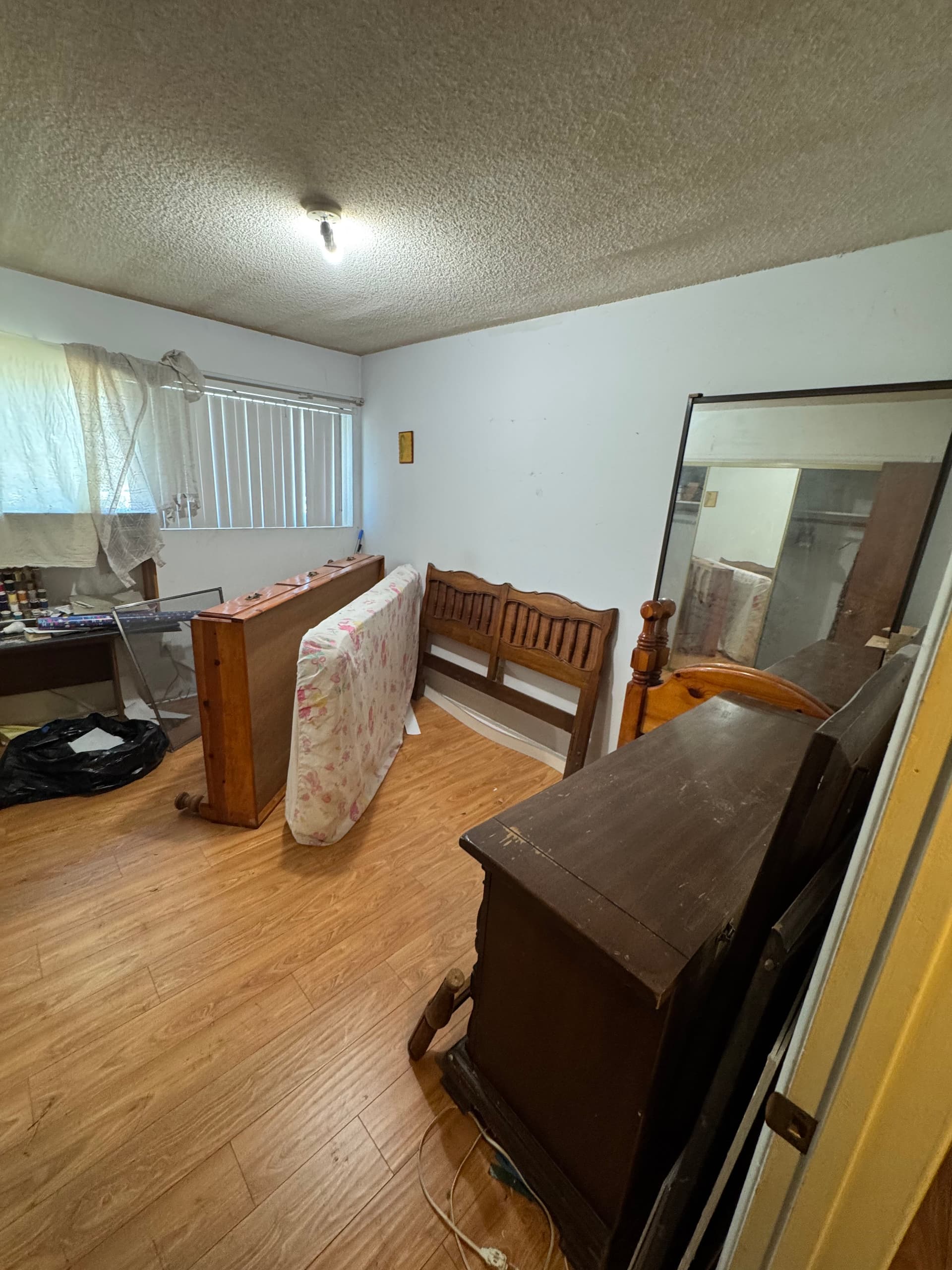 Gallery photos for Bedroom Furniture and Mattress Removal Done Right in Torrance: Image #2