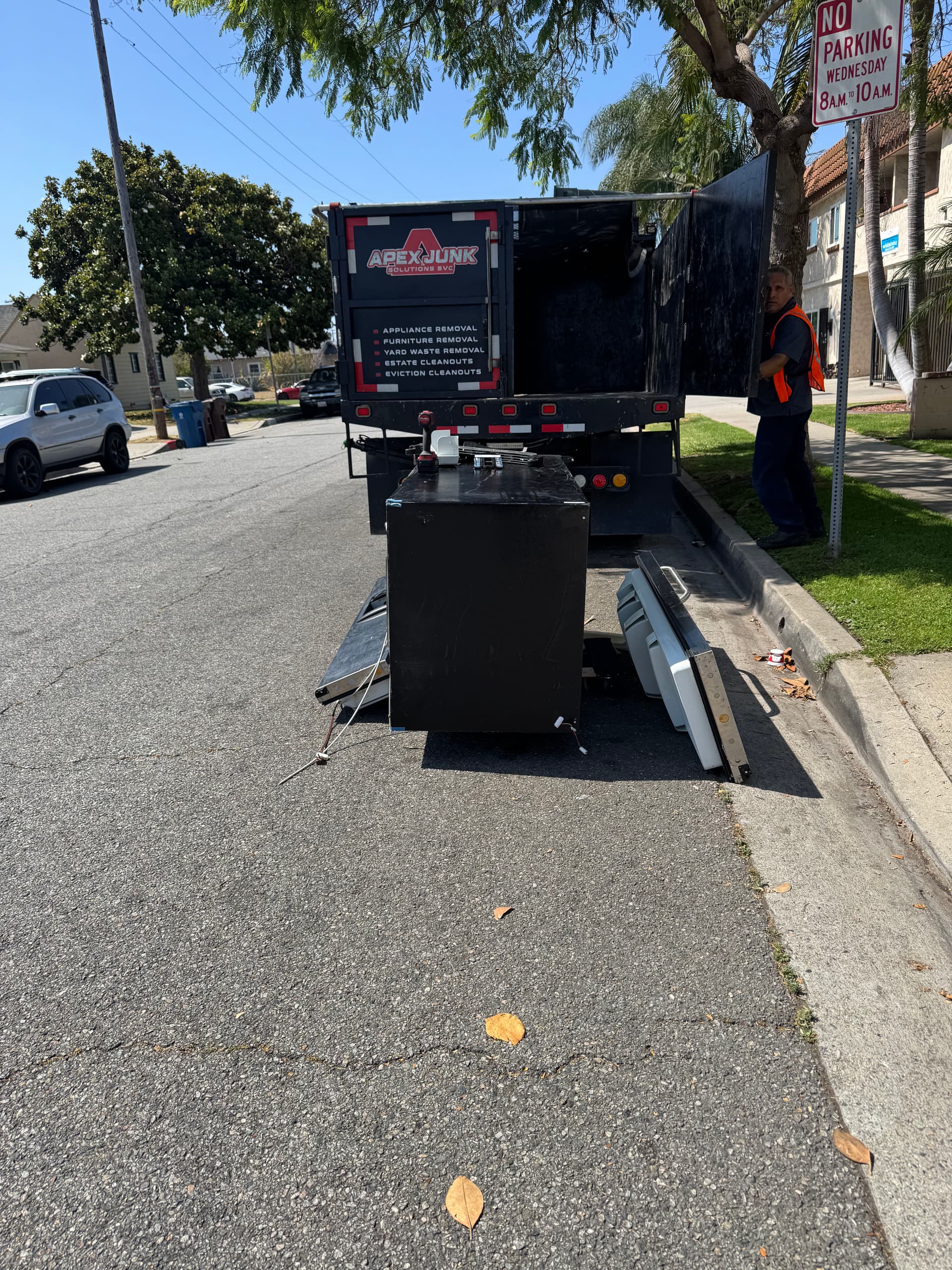 Gallery photos for Fridge Removal Down a Flight of Stairs in Hawthorne CA: Image #2