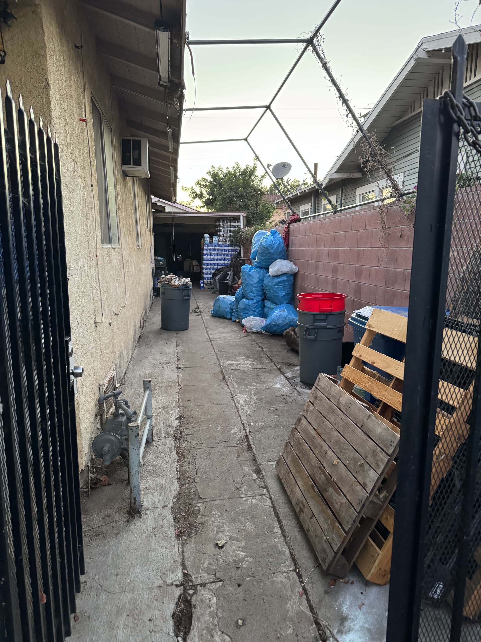 Gallery photos for Full Yard and Driveway Cleanout in Montebello CA: Image #6