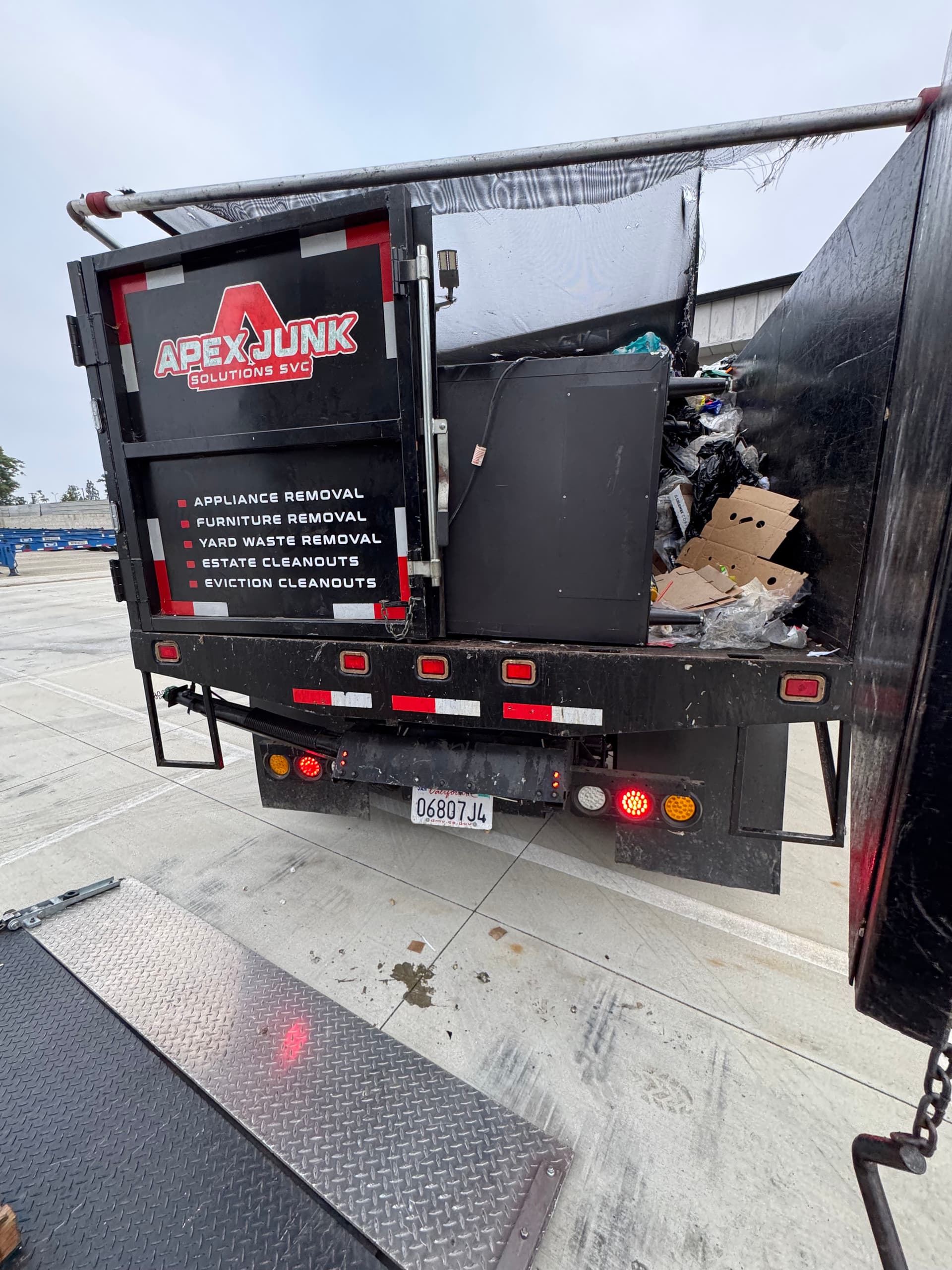 Gallery photos for 900 lb Vending Machine and Full Office Storage Cleanout in Downey CA: Image #4