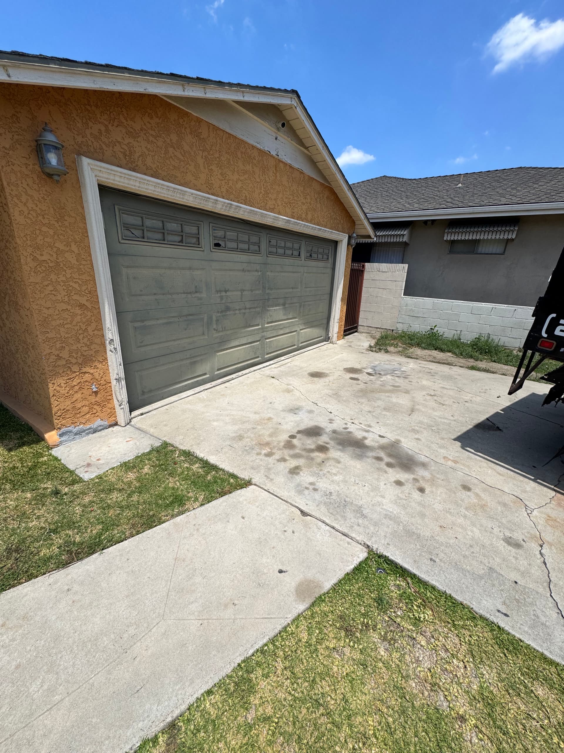 Gallery photos for Garage Entrance Cleanout in Downey Gets the Job Done: Image #2