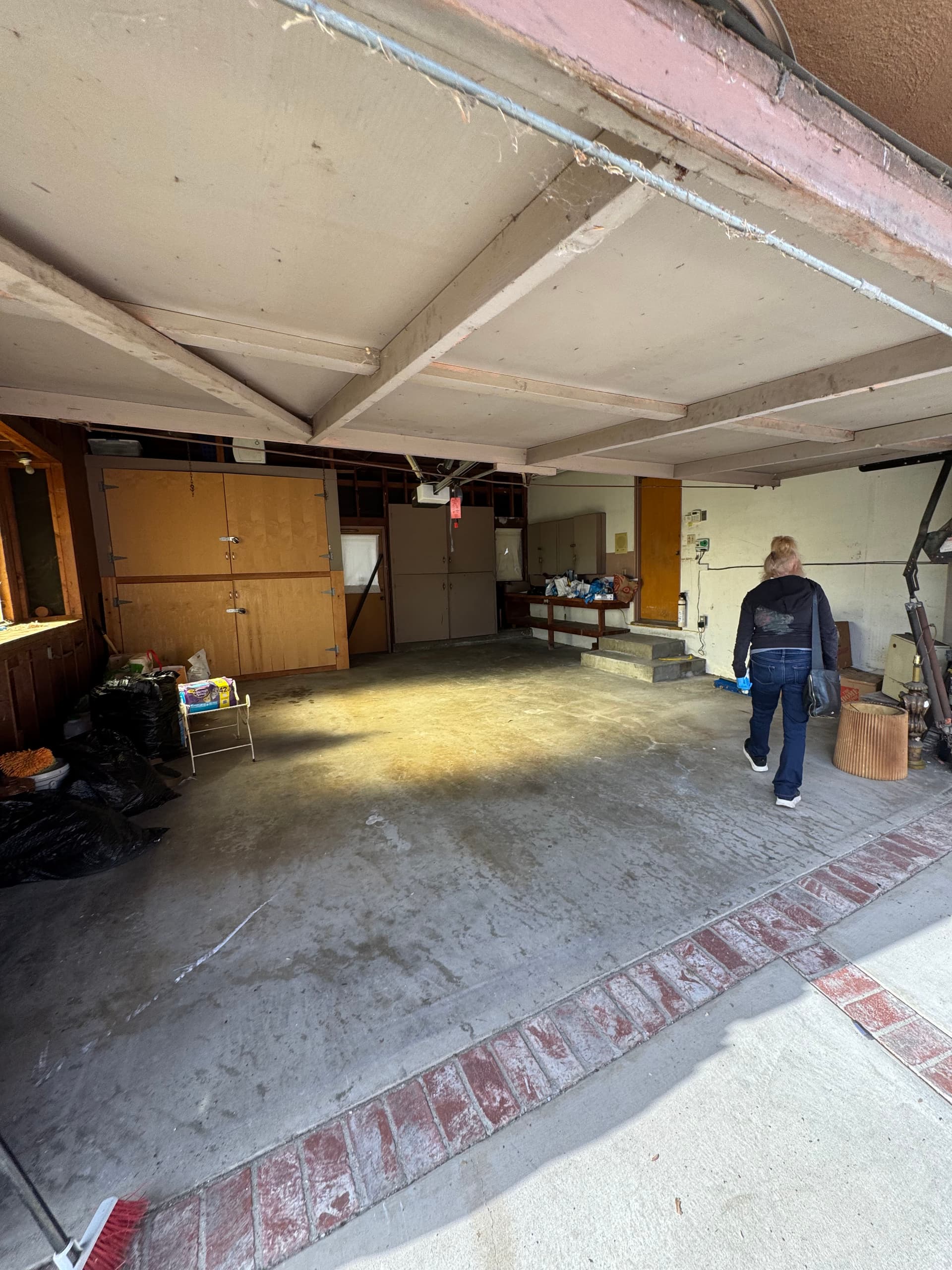 Gallery photos for Full Garage Cleanout Completed in Ladera Heights Los Angeles: Image #2
