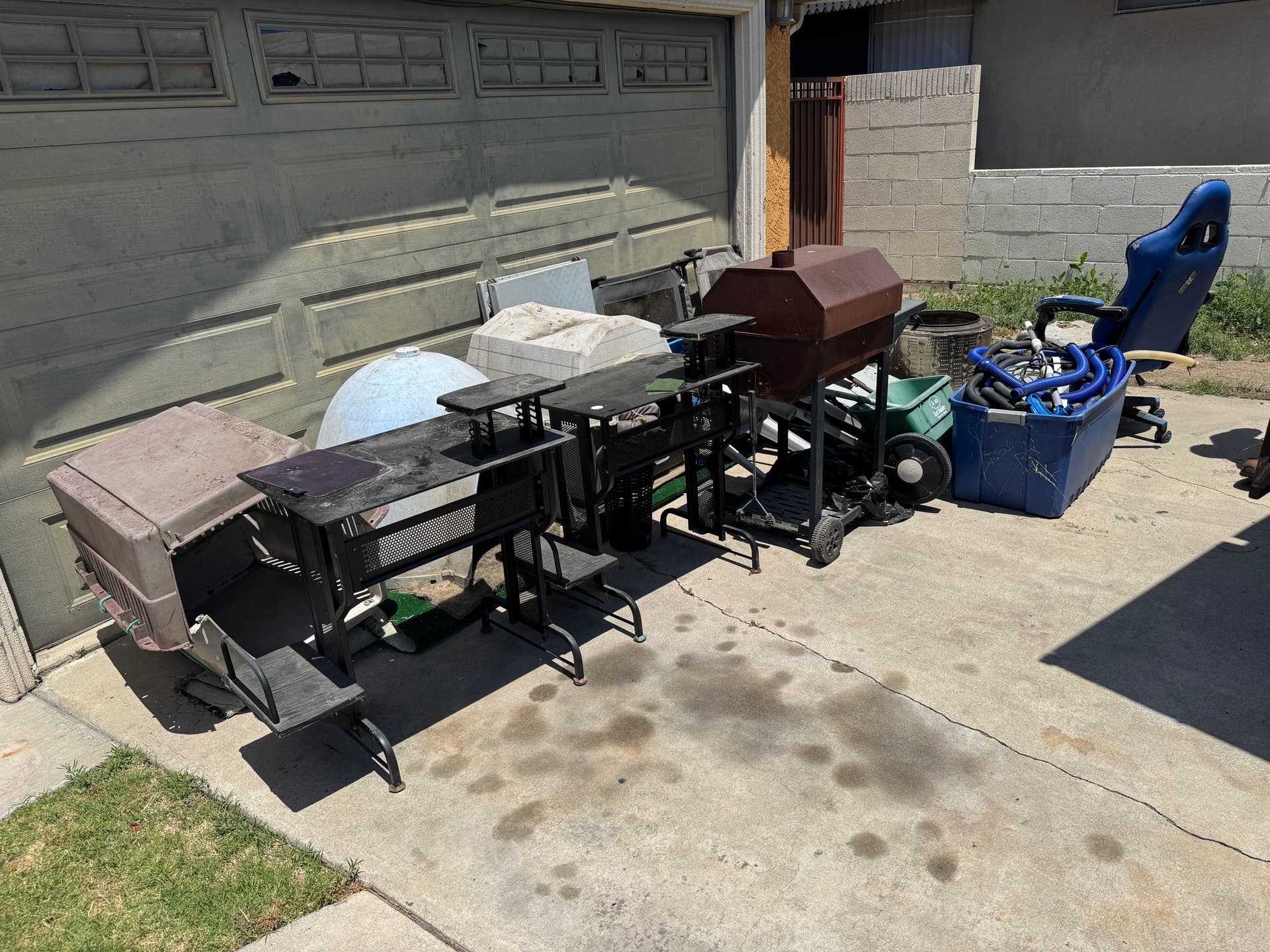 Garage Entrance Cleanout in Downey Gets the Job Done image