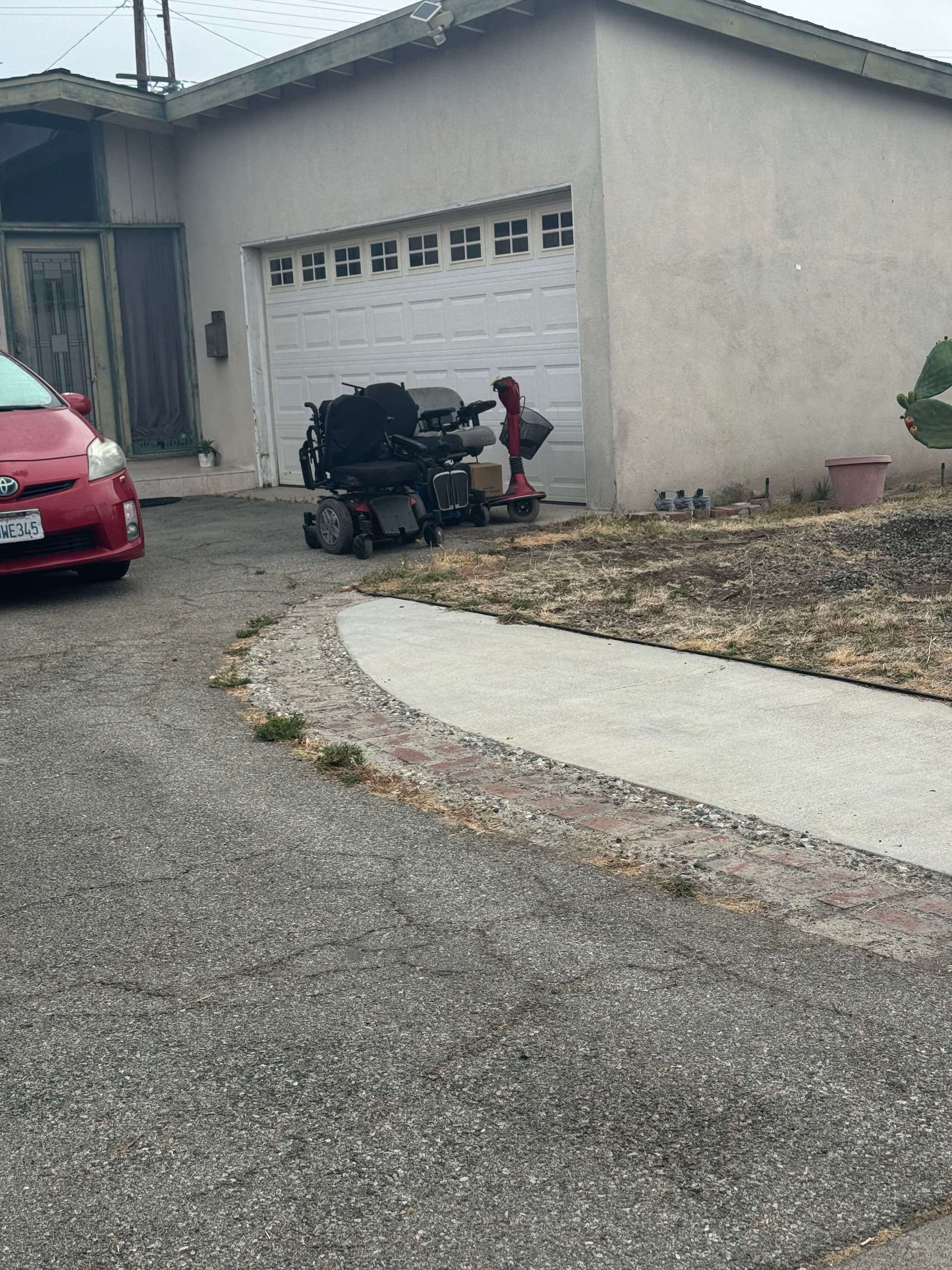Gallery photos for Heavy Mobility Scooters and Semi Tires Cleared Out in Fullerton: Image #5