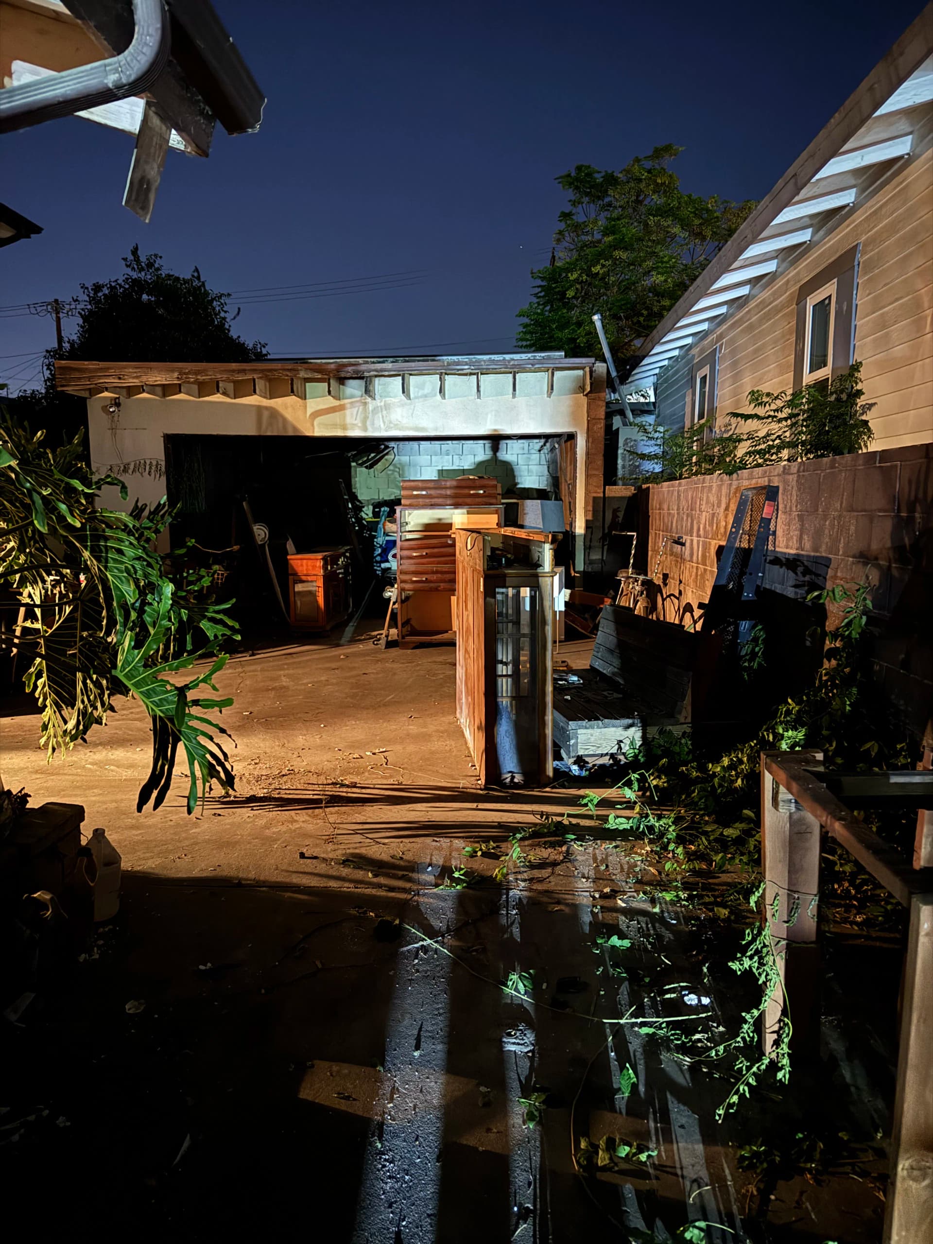 Gallery photos for Late-Night Residential Junk Removal in Los Angeles 90063: Image #1
