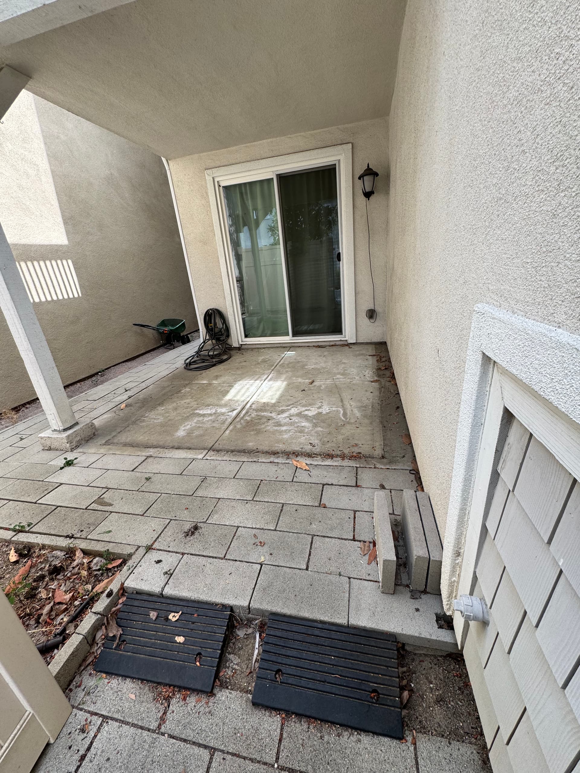 Gallery photos for Patio Furniture Cleanout at a Lynwood Gardens Townhome: Image #1