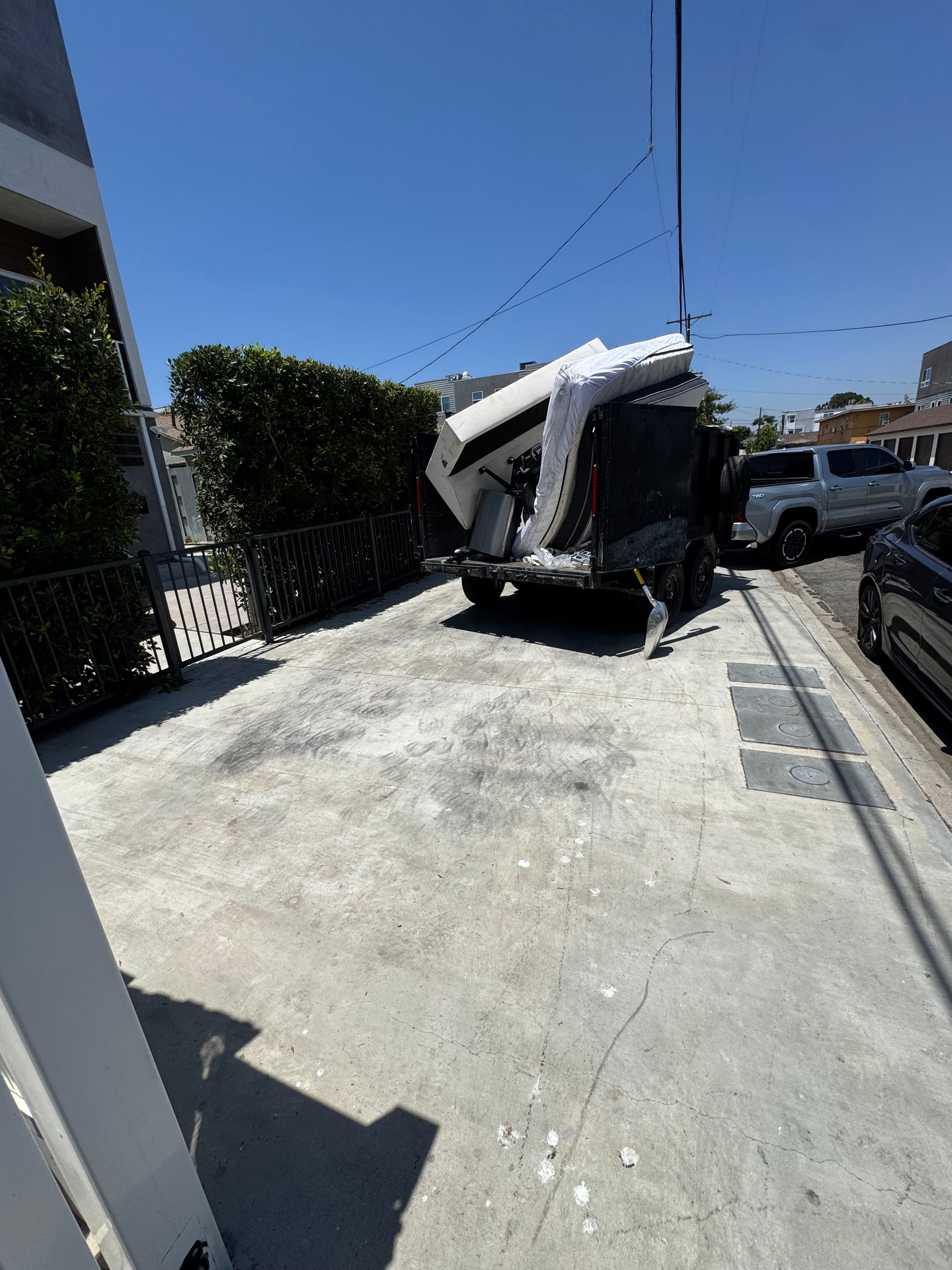 Project North Hollywood Cleanout - No Truck, No Problem image