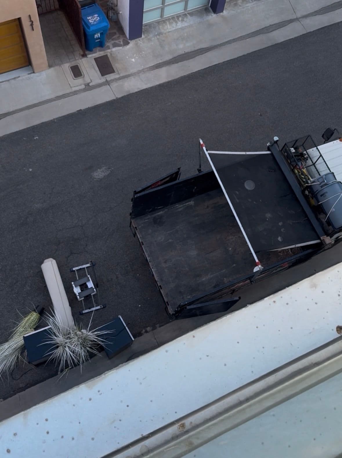 Gallery photos for Refrigerator Removal and Carpet Hauling From the 3rd Floor in Marina Del Rey: Image #3