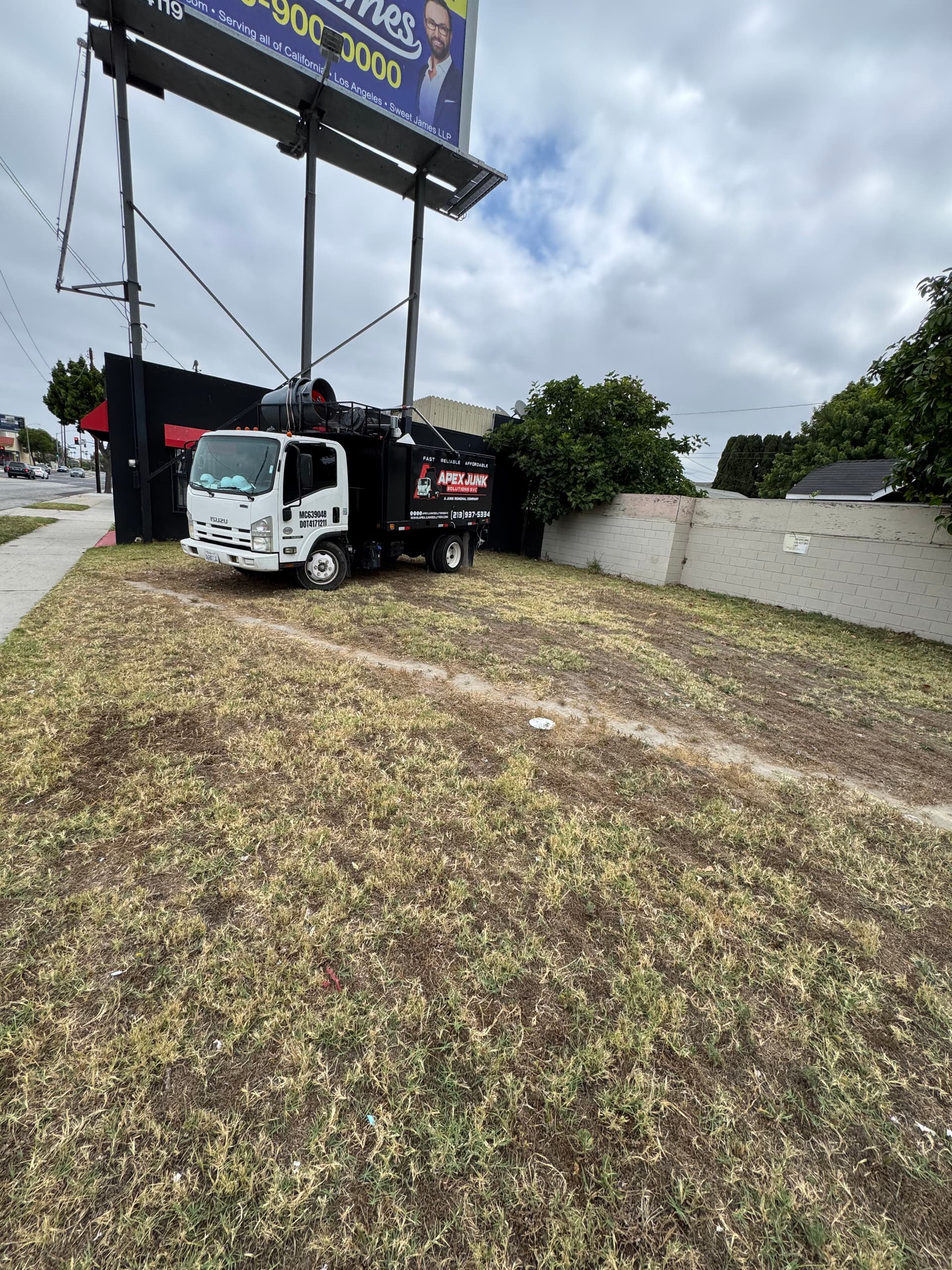 Gallery photos for Same-Day Small Load Junk Pickup in Bellflower CA: Image #2