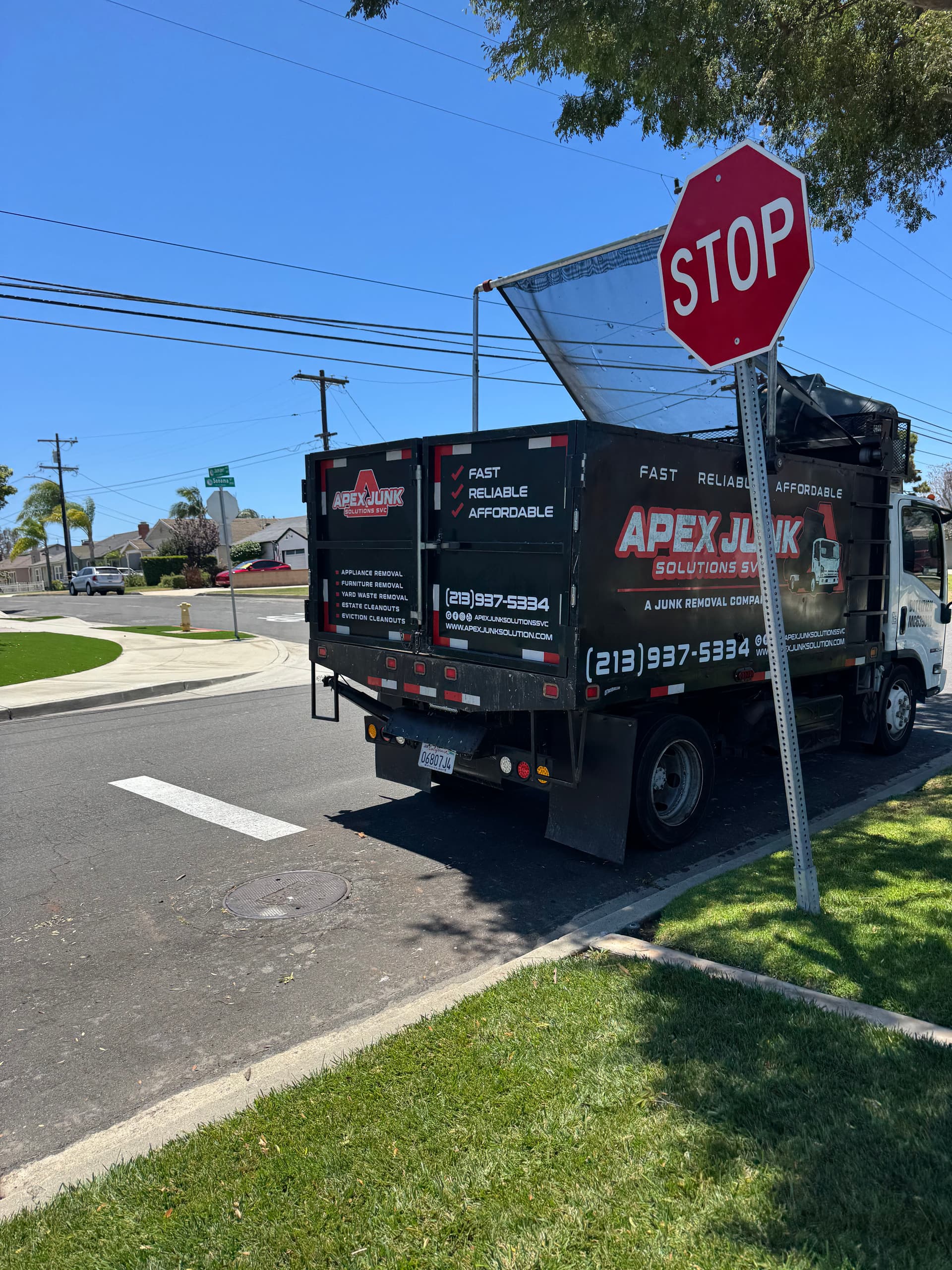 Gallery photos for Side Yard Cleanout and Fence Panel Removal in Torrance CA: Image #3
