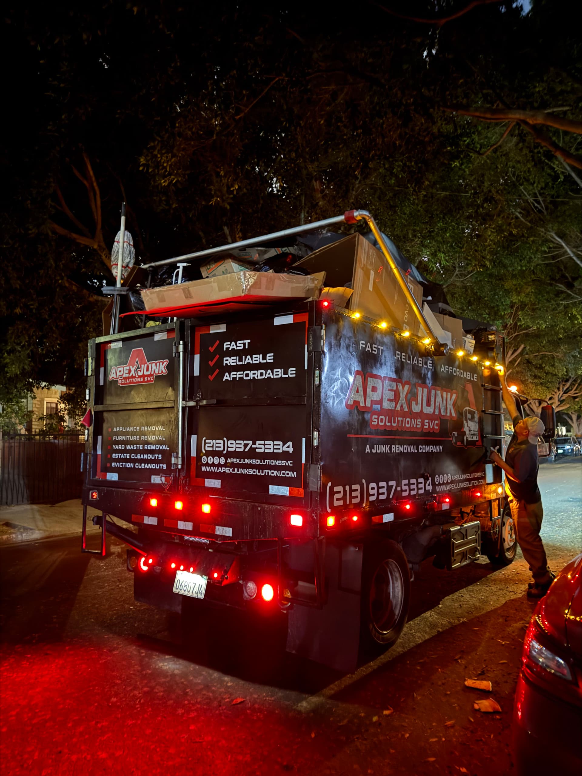 Gallery photos for Late-Night Bulk Junk Removal in University Park, Los Angeles: Image #2