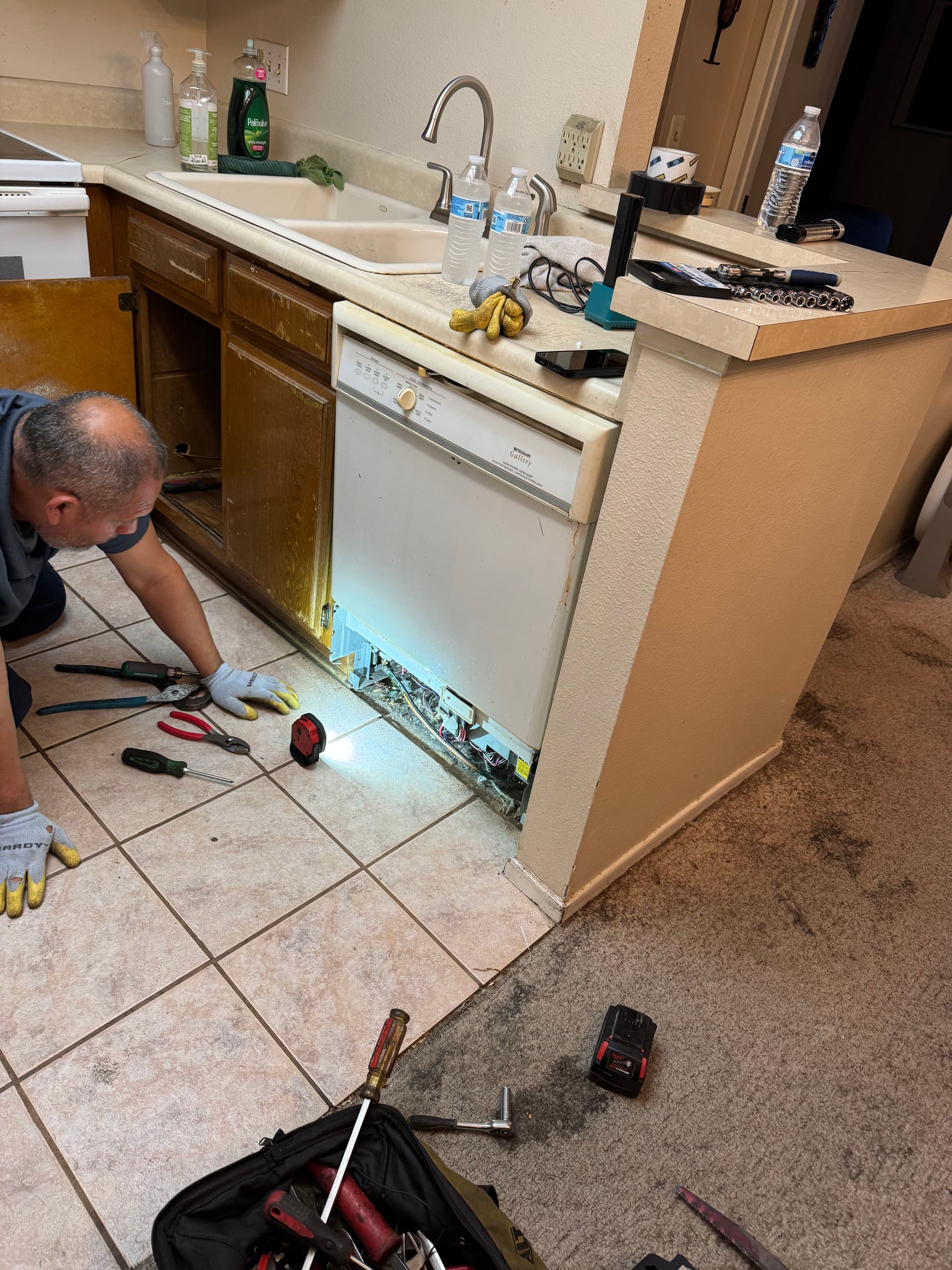 Gallery photos for Refrigerator and Dishwasher Removal Done Right in Long Beach: Image #1