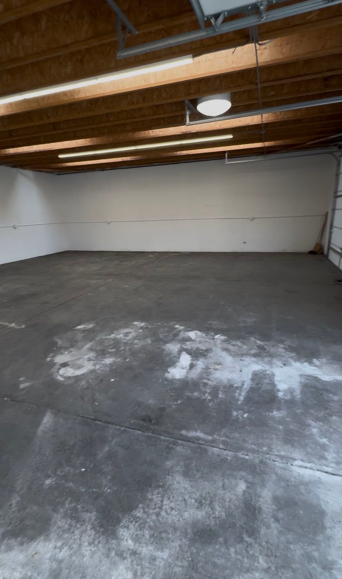 Gallery photos for 900 lb Vending Machine and Full Office Storage Cleanout in Downey CA: Image #2