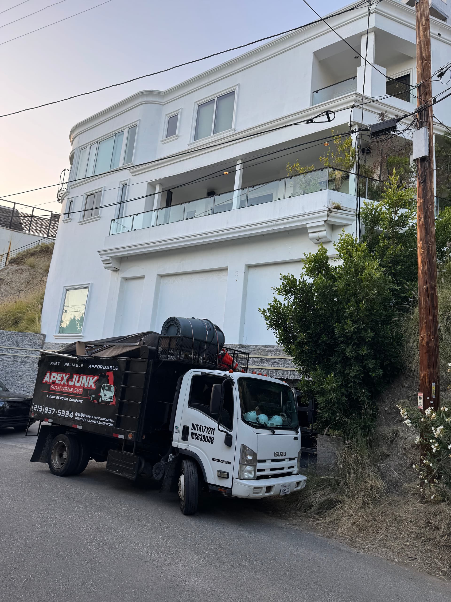 Gallery photos for Mattress and Junk Removal Done Right in Hollywood Hills: Image #2