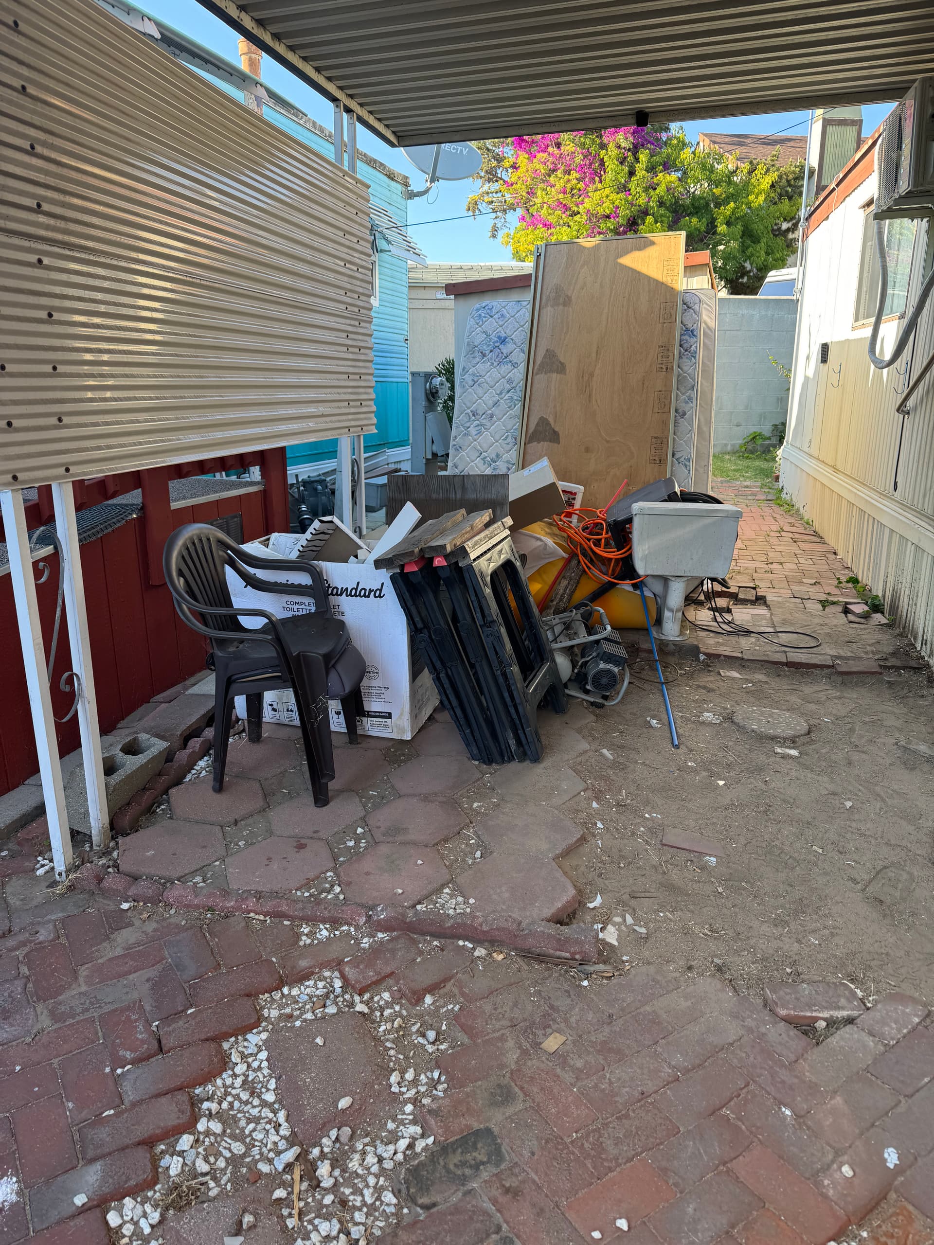 Full Driveway and Side Yard Cleanout in Lomita CA image