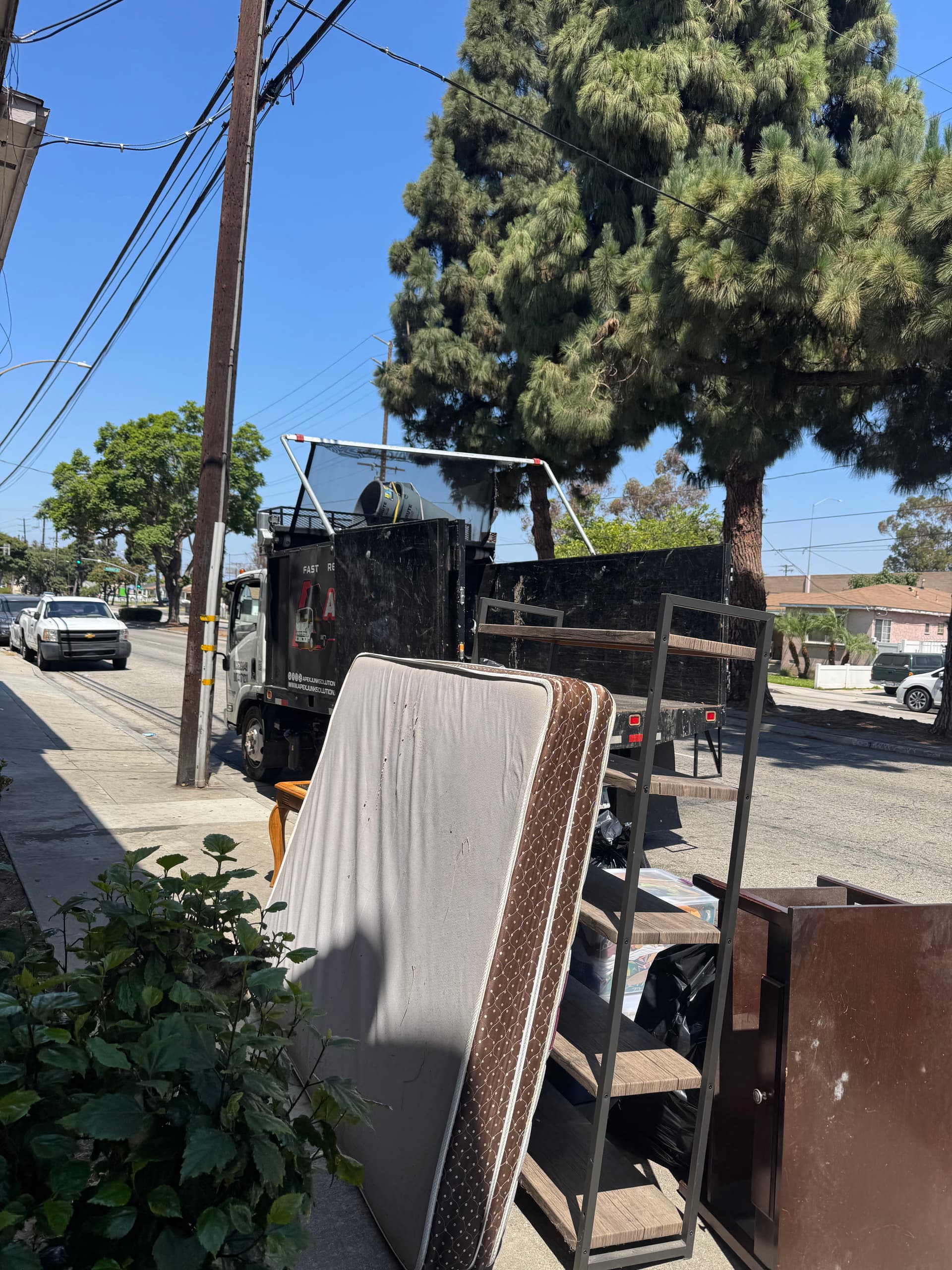 Gallery photos for Repeat Customer Garage Cleanout in Long Beach: Image #4