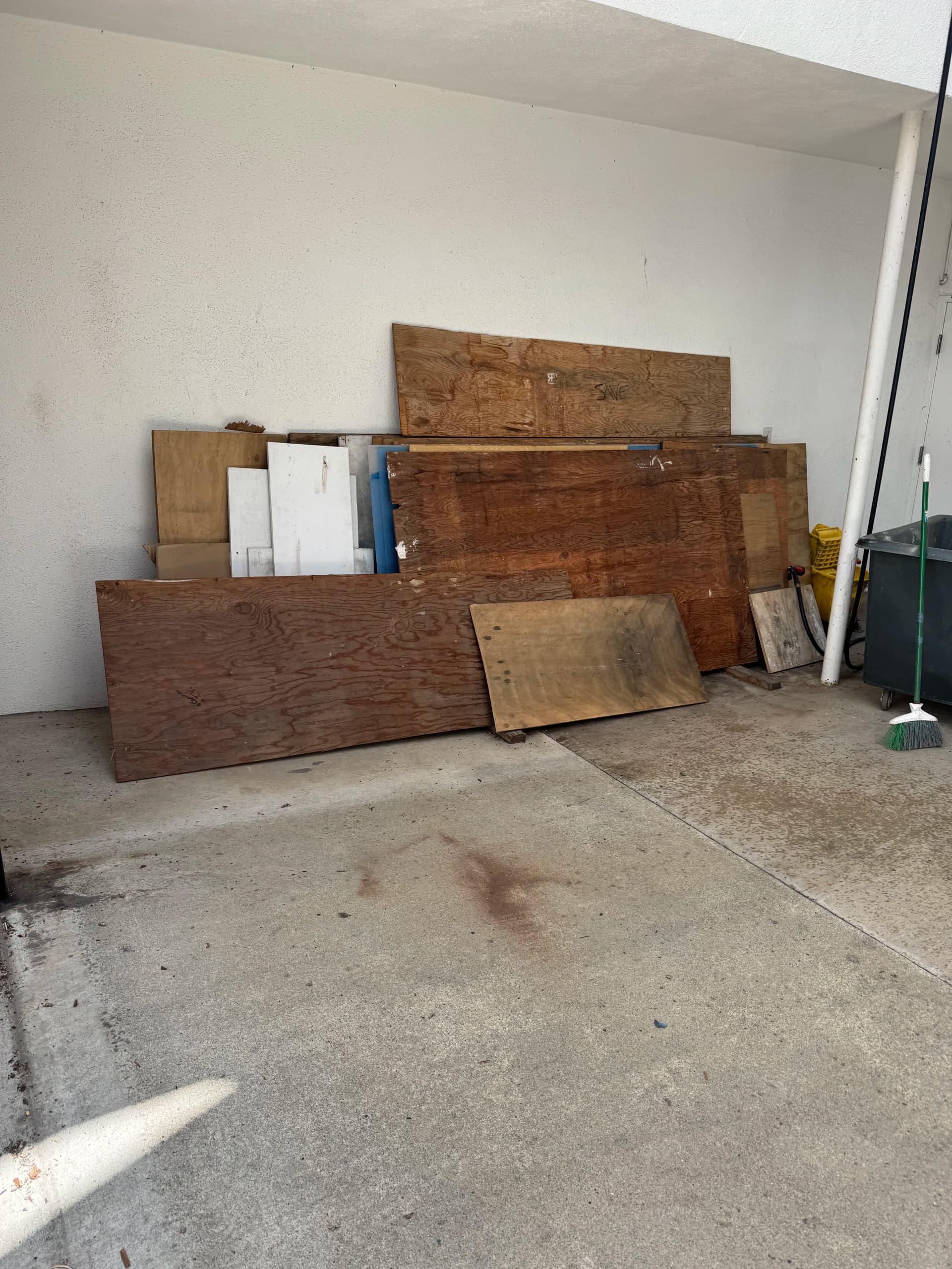 Gallery photos for Heavy Plank and Debris Removal Clears Out Santa Monica Property: Image #1