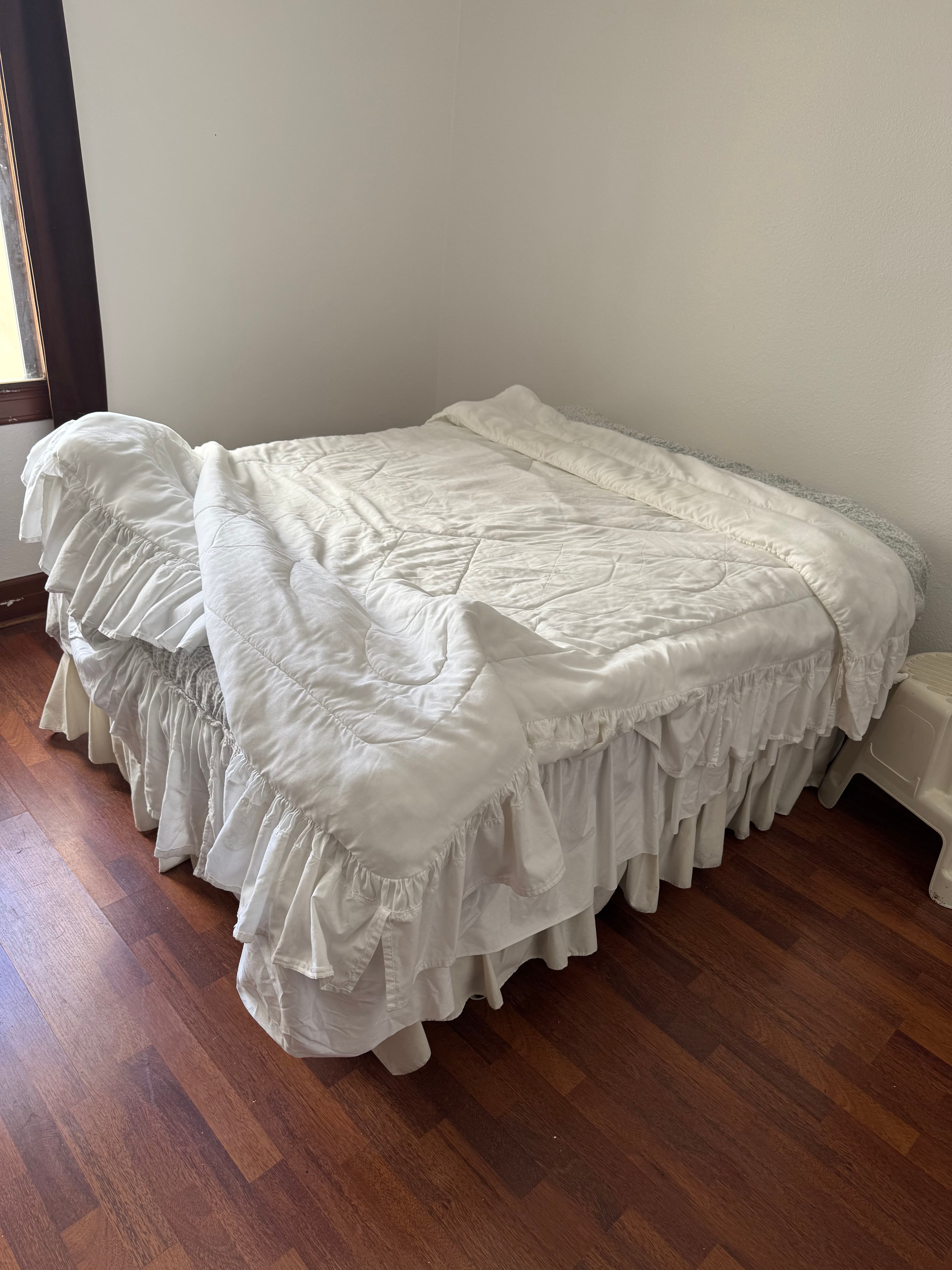 Project Mattress and Bed Frame Removal Gets Downtown Long Beach Property Listing-Ready image