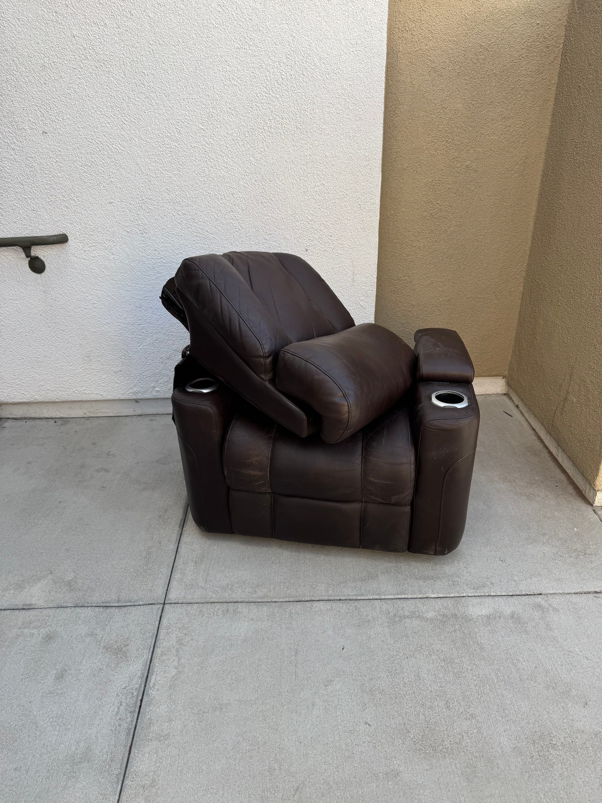 Recliner Hauled Down 3 Flights of Stairs in Santa Fe Springs image