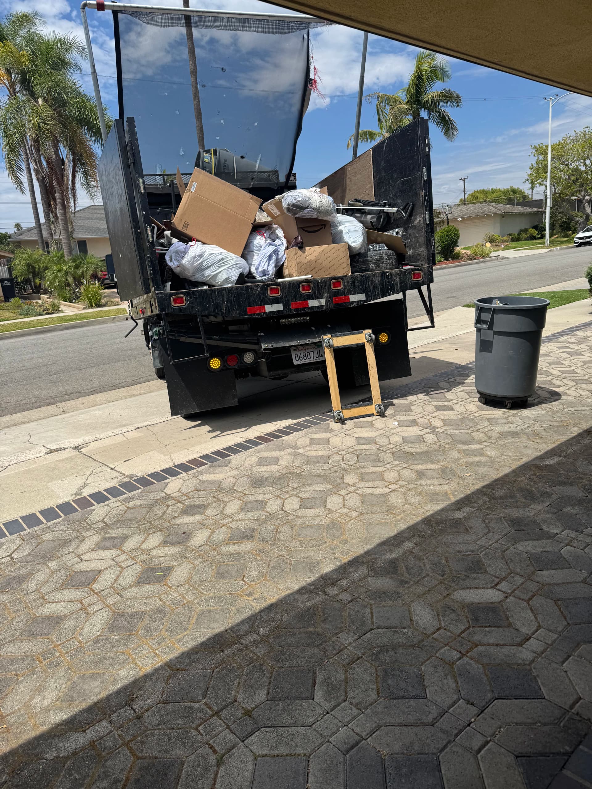 Garage Cleanout Gets It Done in Baldwin Hills image