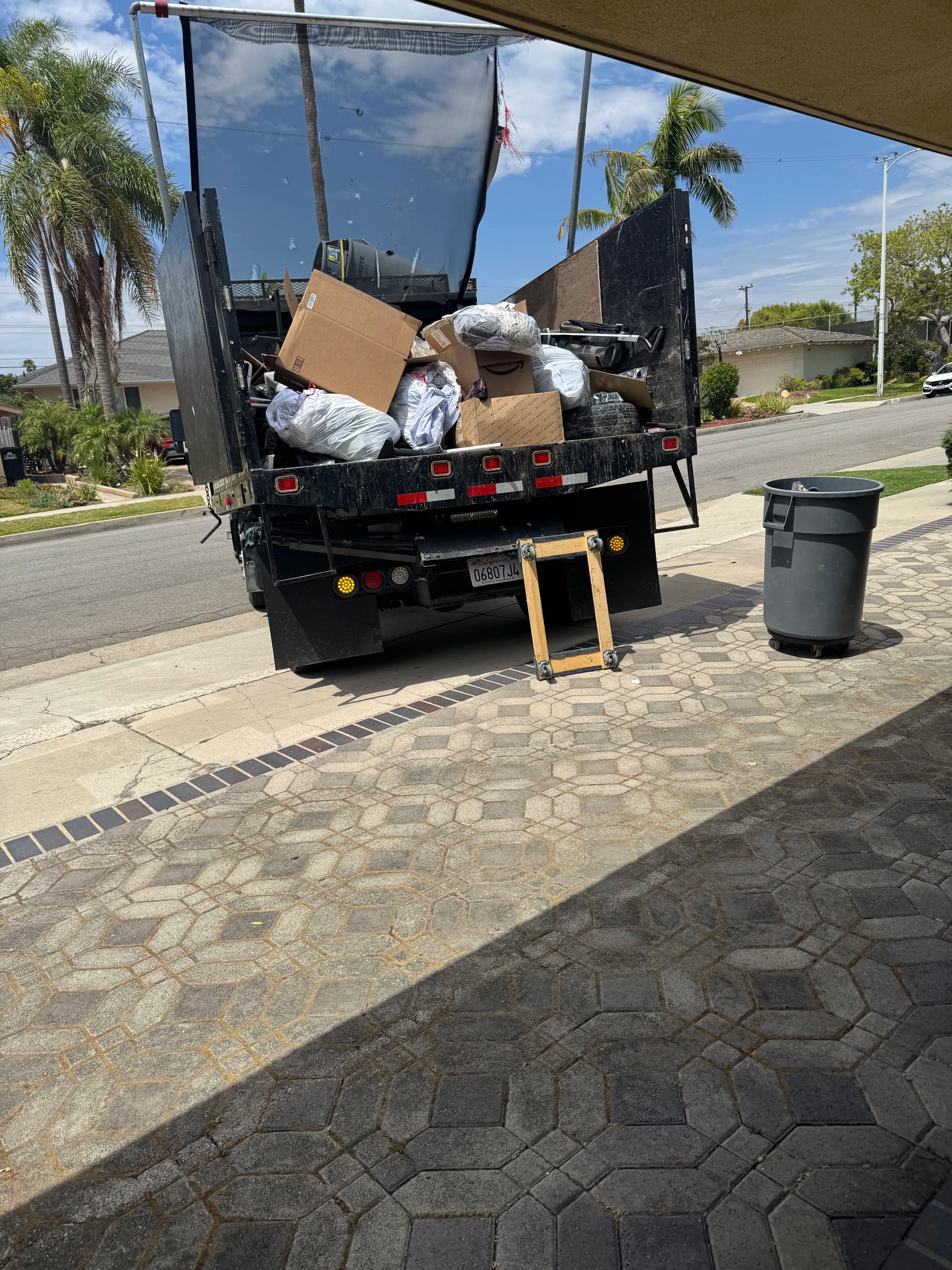 Project Garage Cleanout Gets It Done in Baldwin Hills image